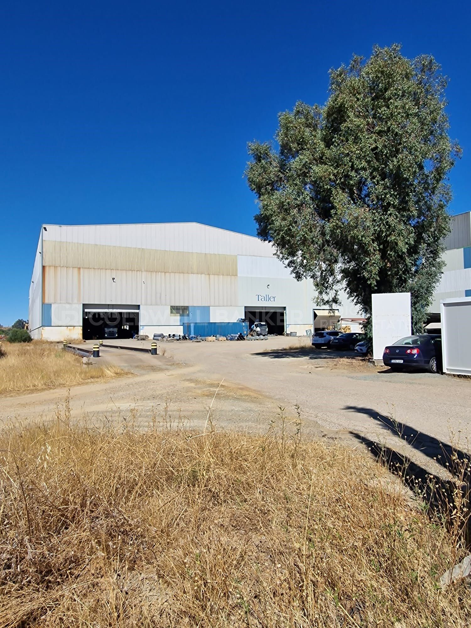 Nave industrial con parcela de 9 hectáreas y estratégica ubicación