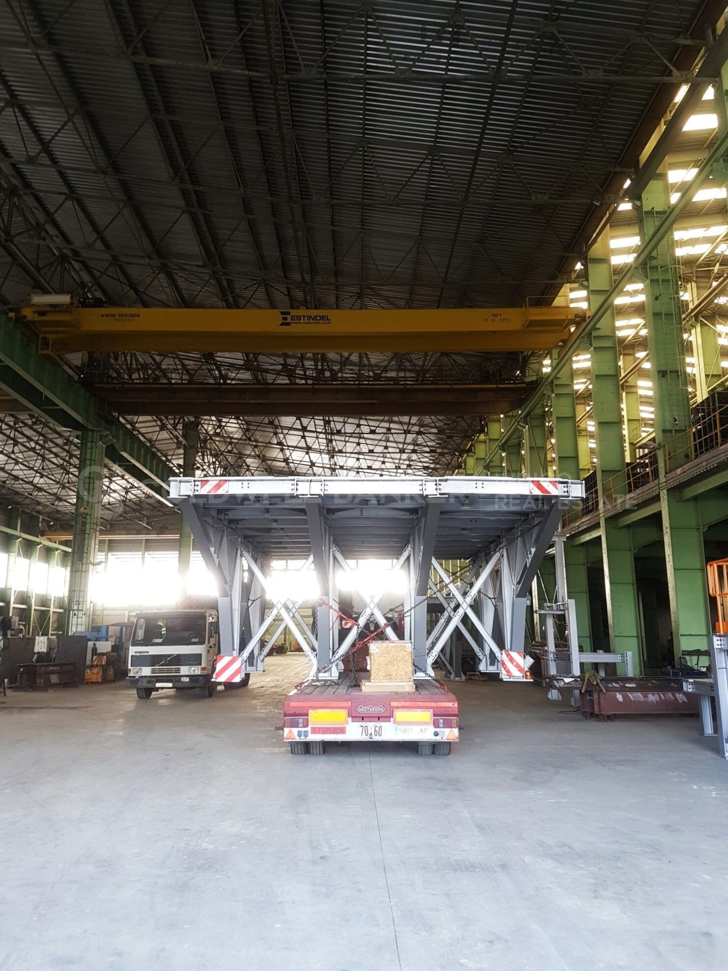 Nave industrial con parcela de 9 hectáreas y estratégica ubicación