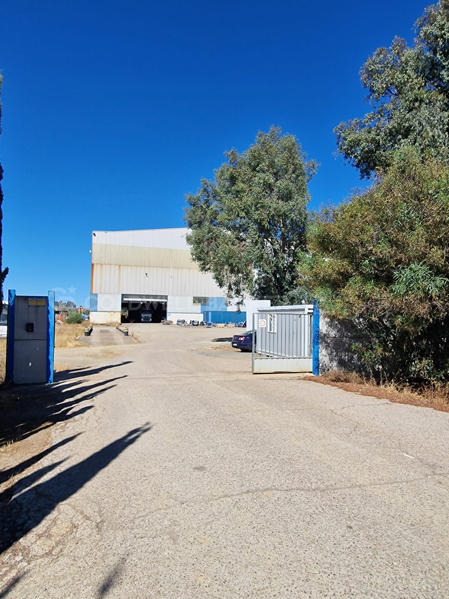 Nave industrial con parcela de 9 hectáreas y estratégica ubicación