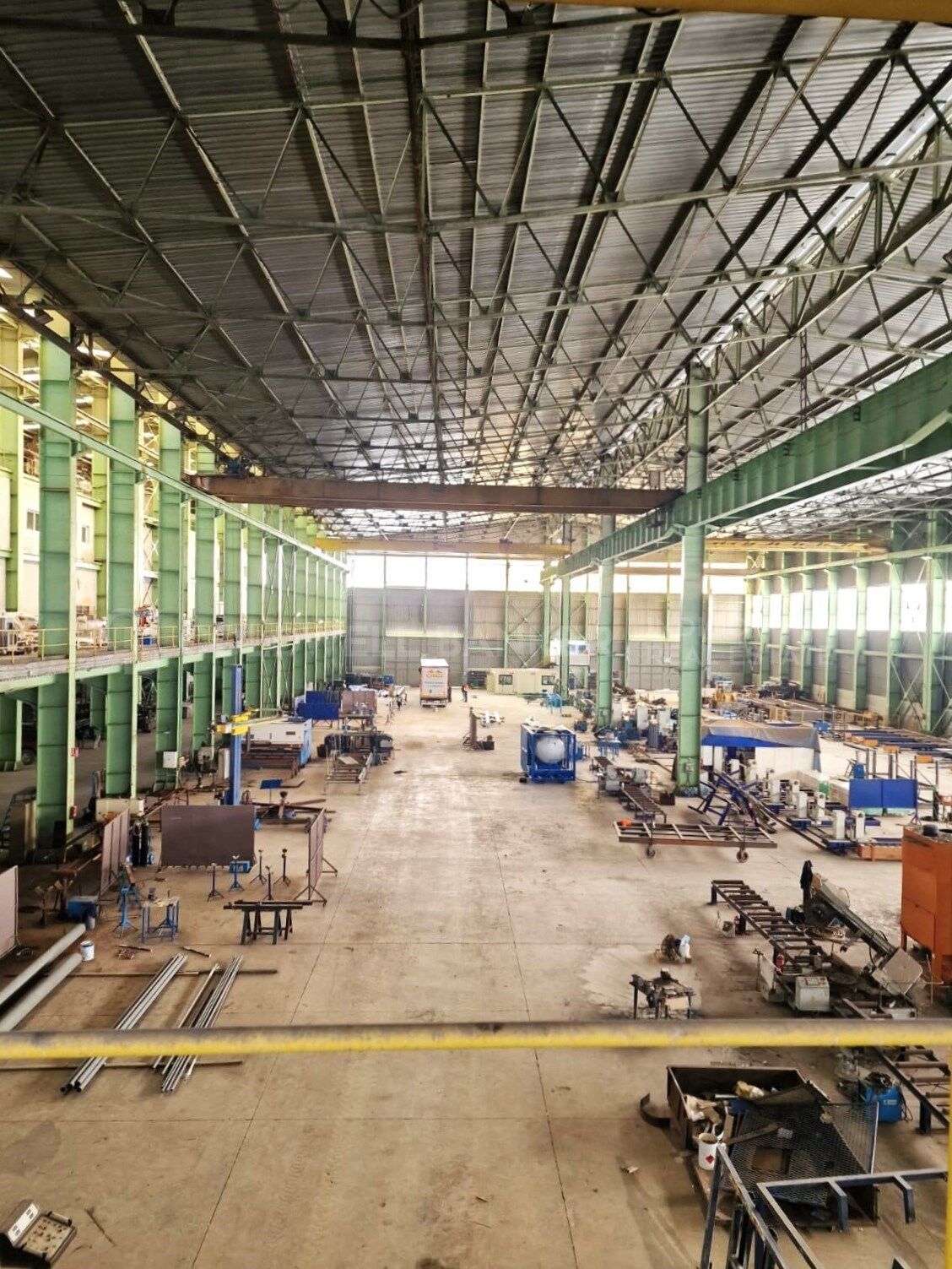 Nave industrial con parcela de 9 hectáreas y estratégica ubicación