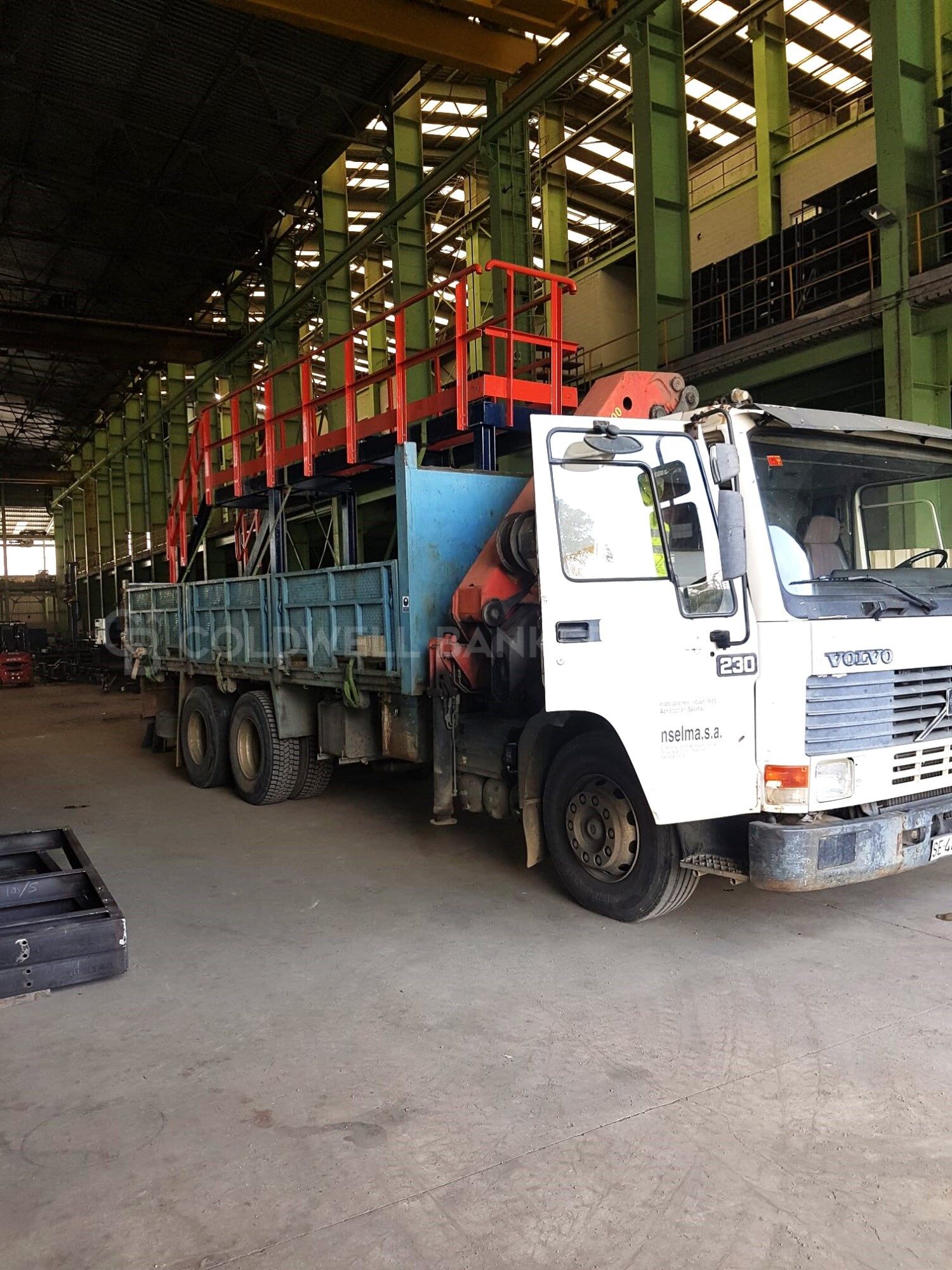 Nave industrial con parcela de 9 hectáreas y estratégica ubicación