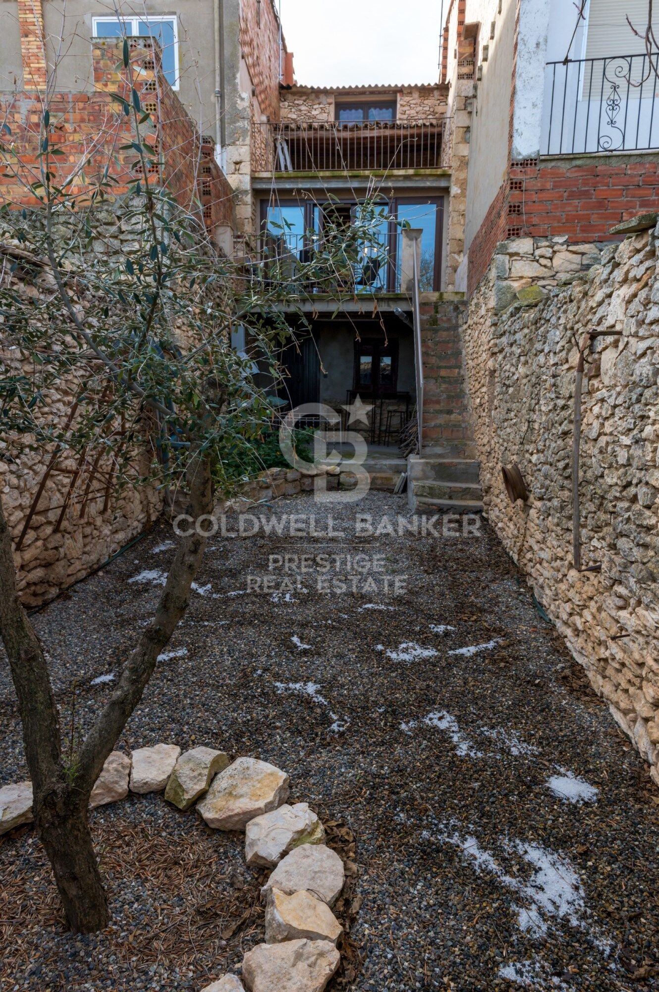 Refurbished house with luxurious finishes and fully equipped with a tourist license