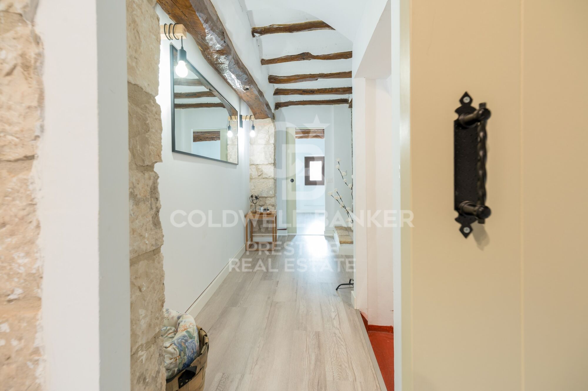 Refurbished house with luxurious finishes and fully equipped with a tourist license