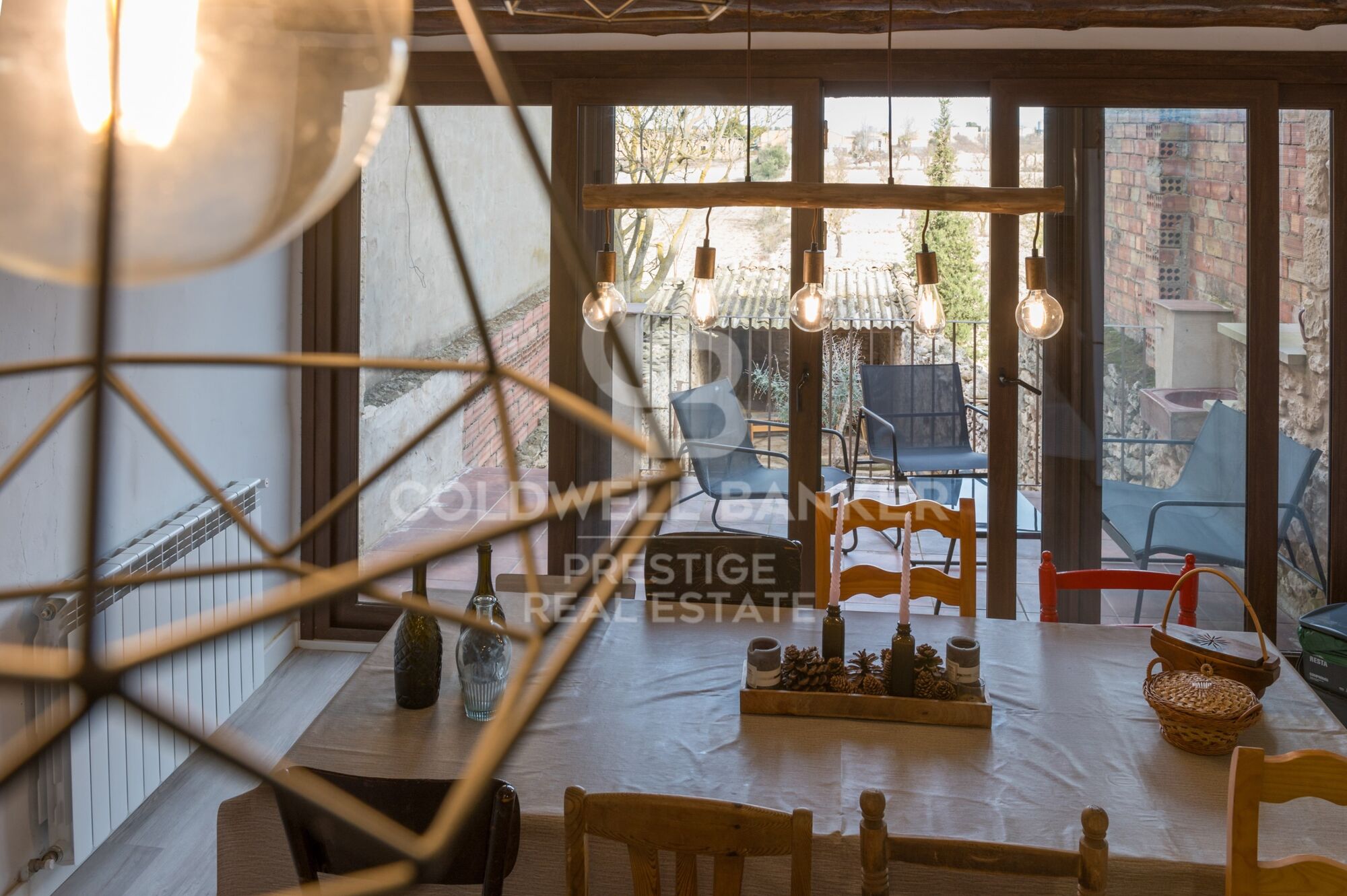 Refurbished house with luxurious finishes and fully equipped with a tourist license