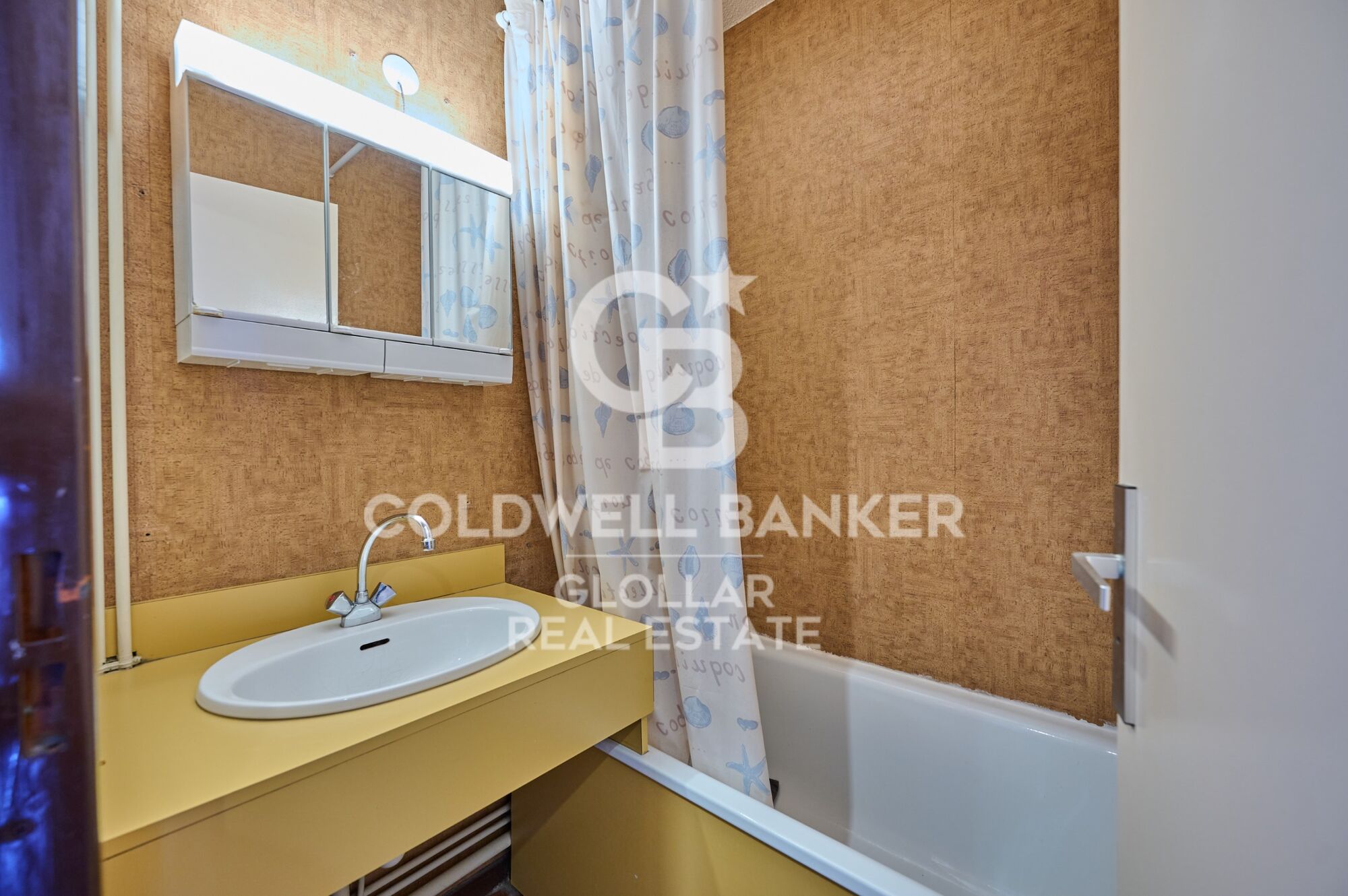 Apartment 2 Bedrooms Sale Eyne