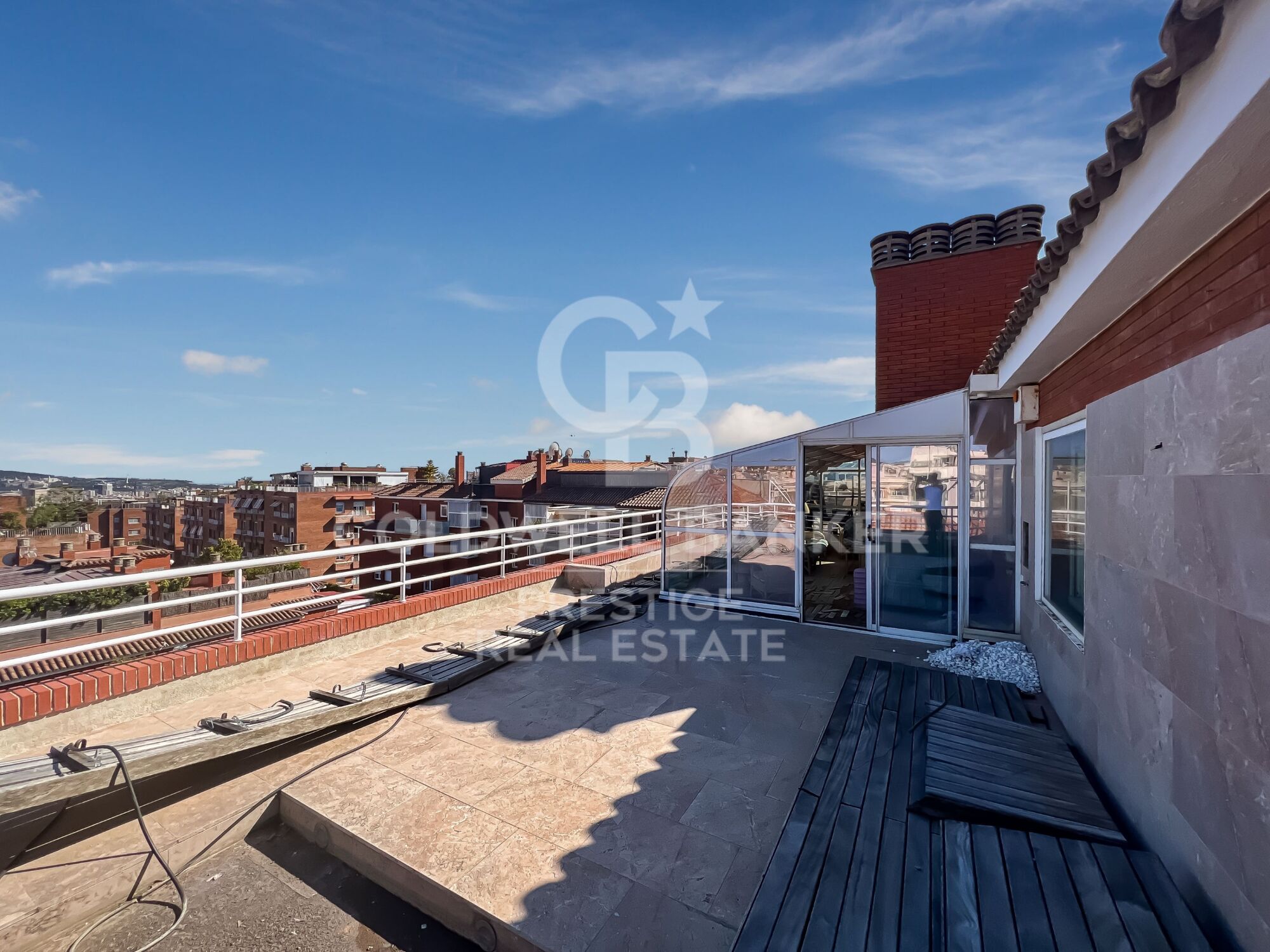 Spectaculaire penthouse avec terrasse à Bonanova.