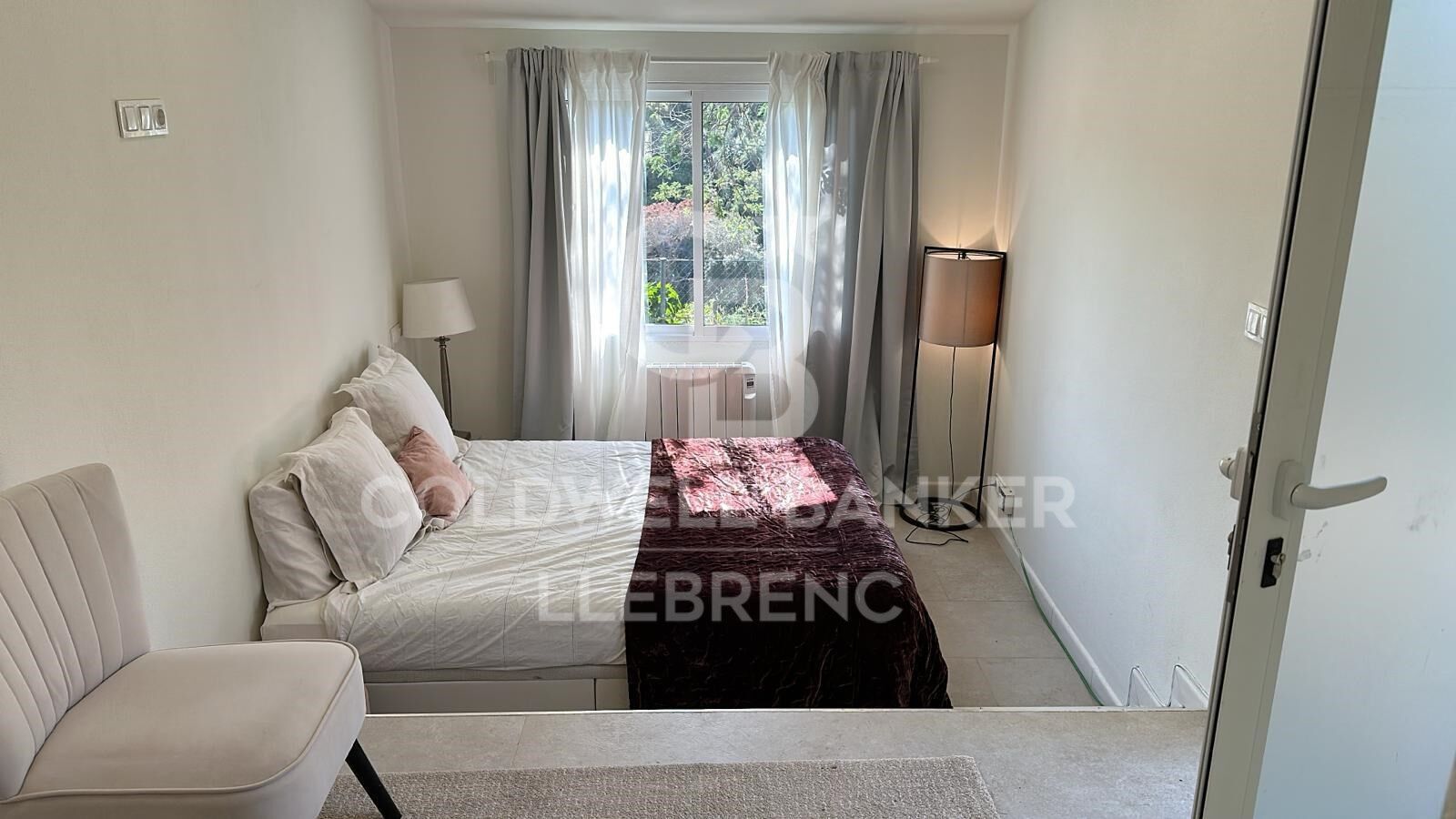 Terrain unique de 1 000 m2 à vendre dans le quartier de Font del Mont