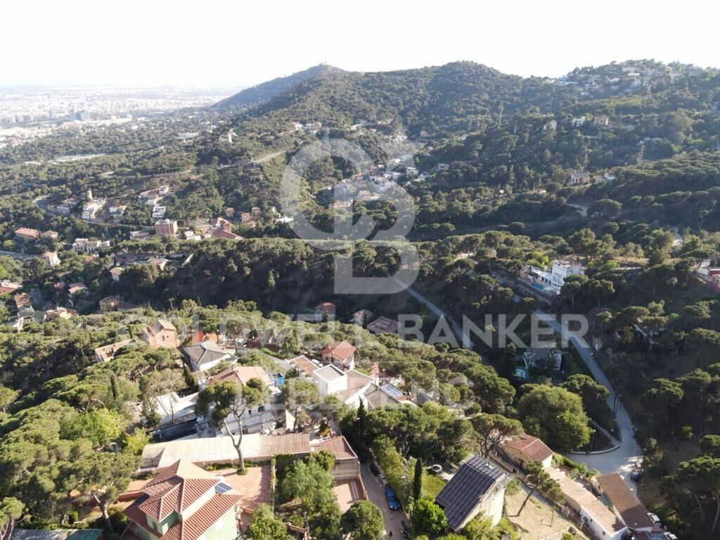 Unique plot of 1,000 m2 for sale in the neighbourhood of Font del Mont