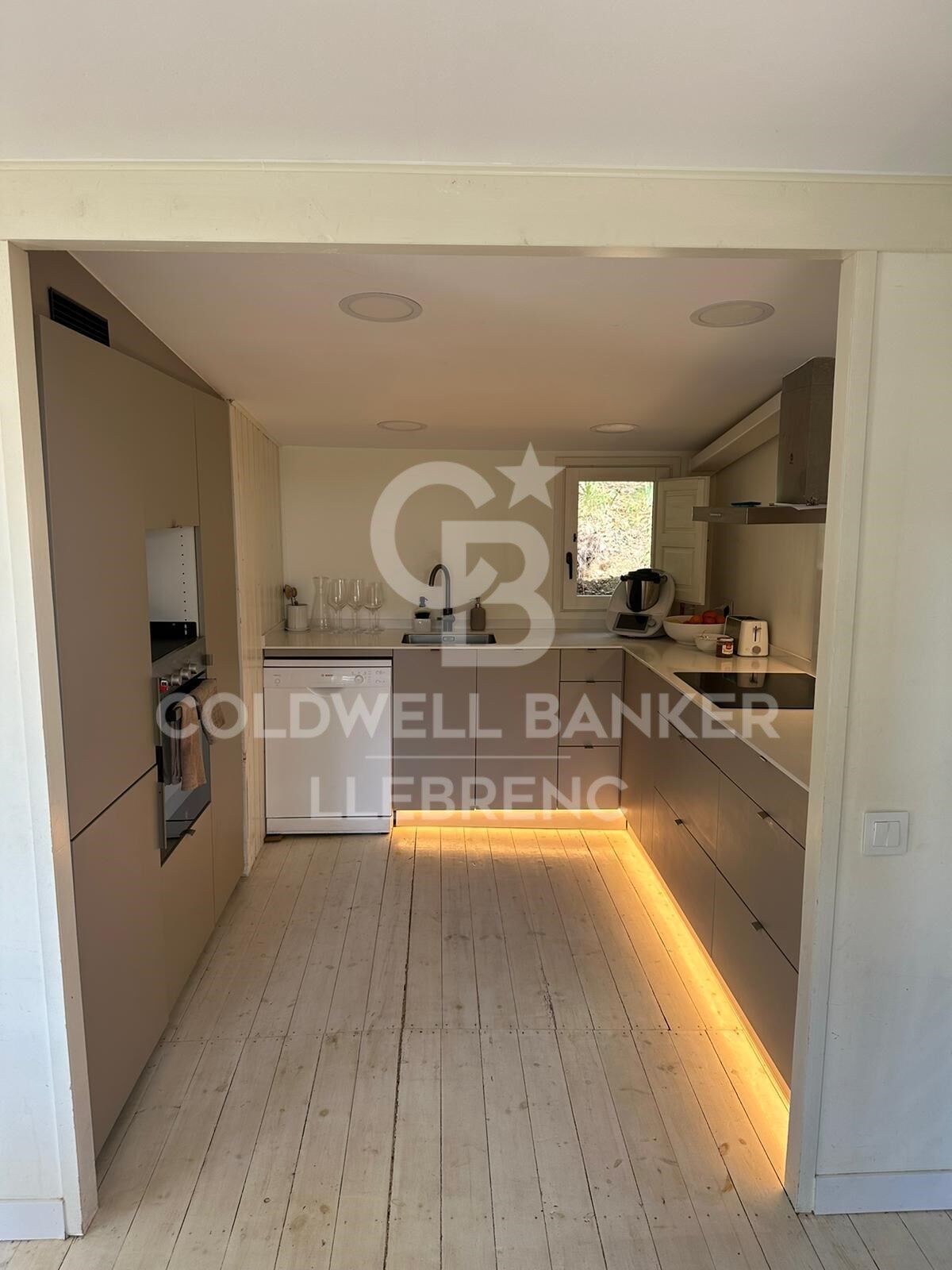 Terrain unique de 1 000 m2 à vendre dans le quartier de Font del Mont