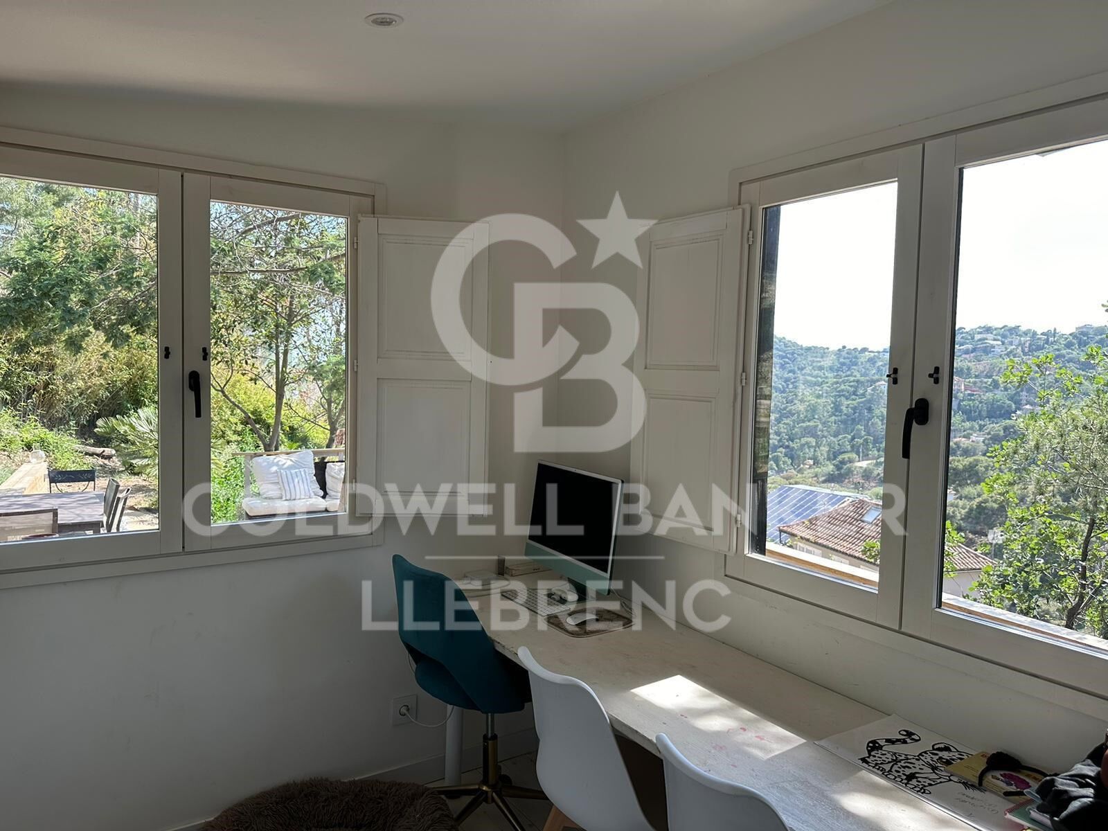 Terrain unique de 1 000 m2 à vendre dans le quartier de Font del Mont