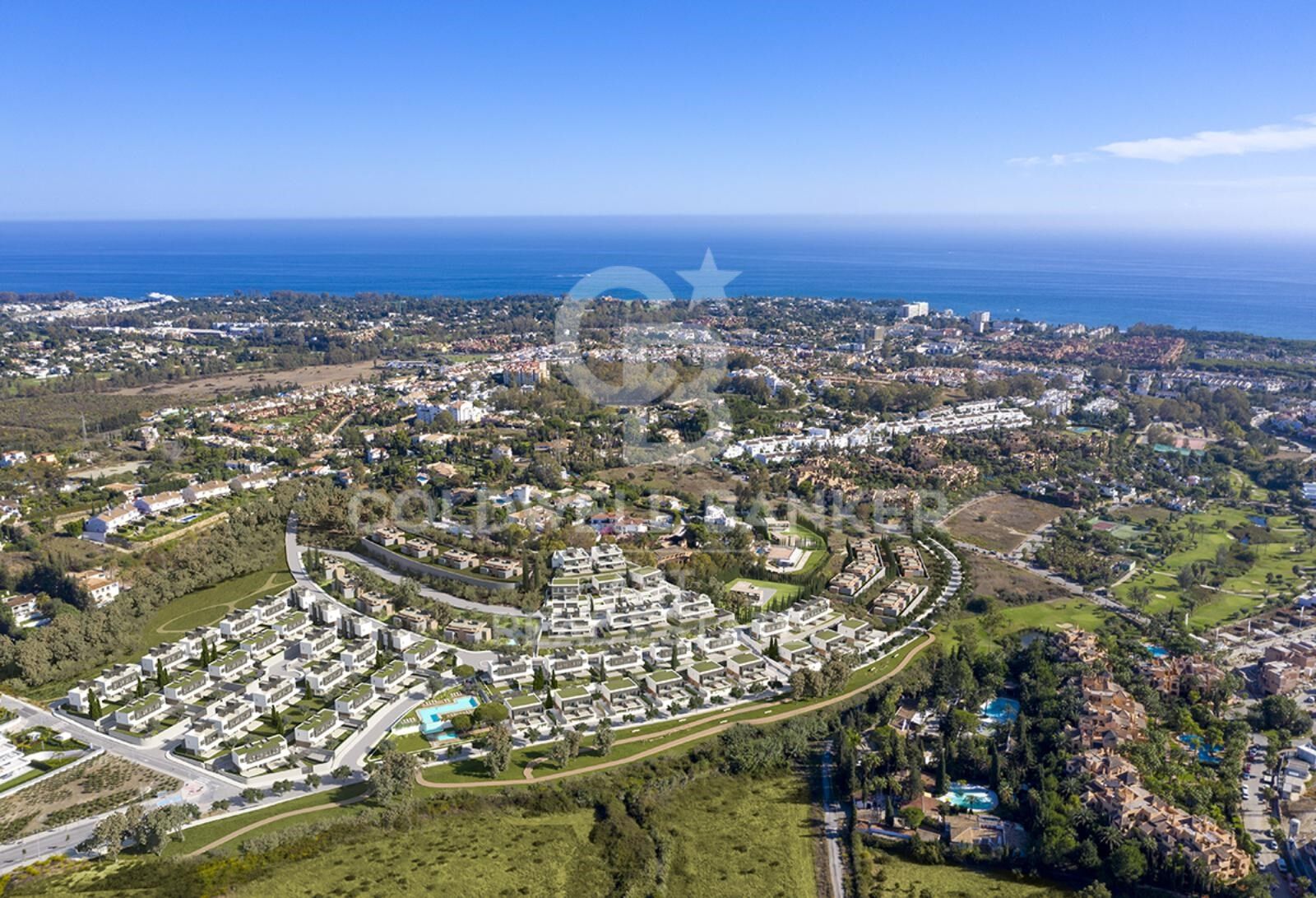 Semi-detached villas with panoramic views in Estepona