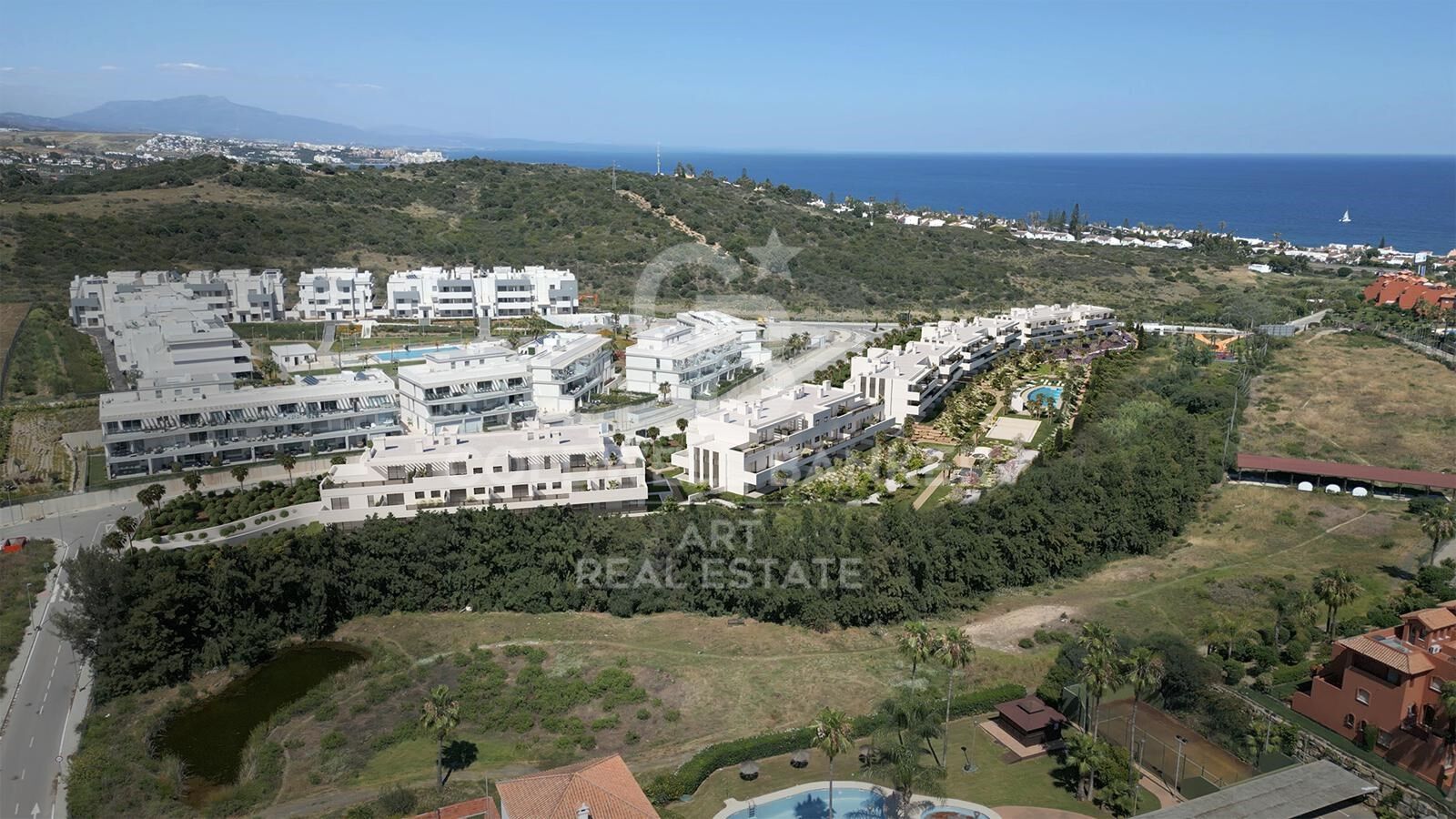 2 and 3 bedroom apartments and penthouses in Estepona