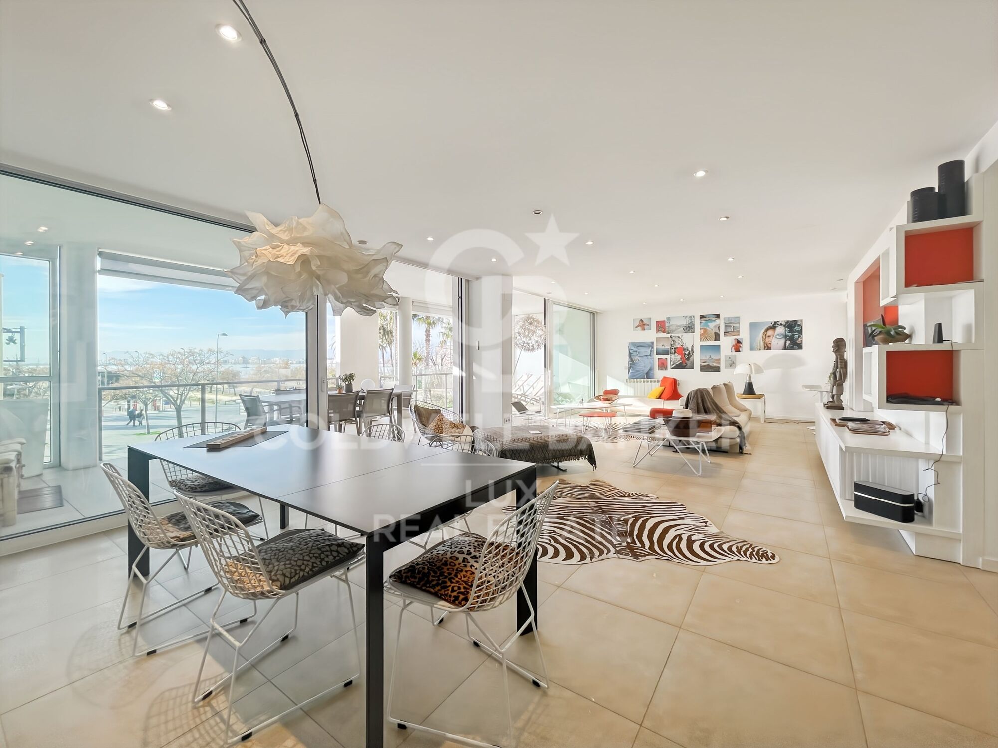 Large divisible luxury flat in Roses, 100m from the beach