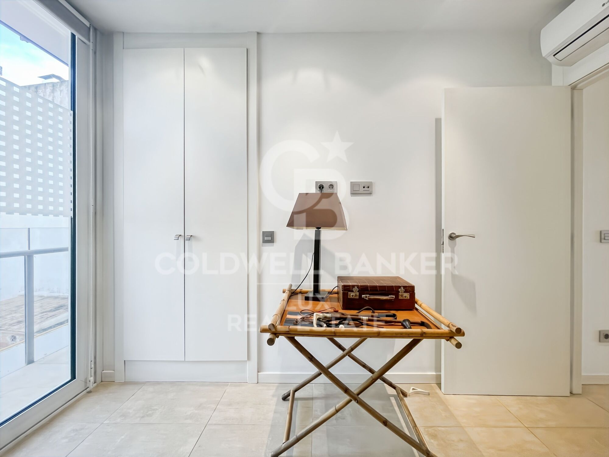 Large divisible luxury flat in Roses, 100m from the beach