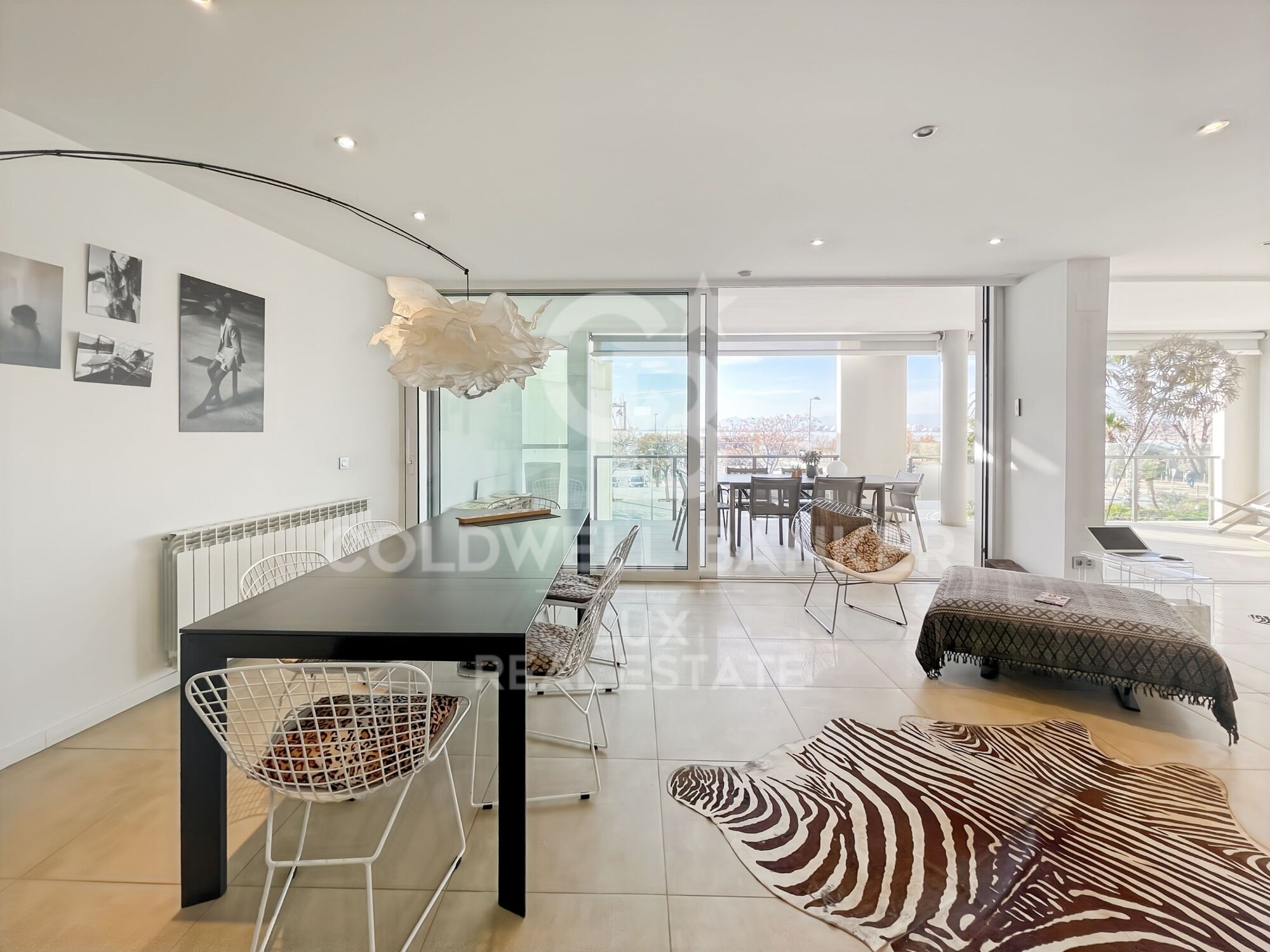 Large divisible luxury flat in Roses, 100m from the beach