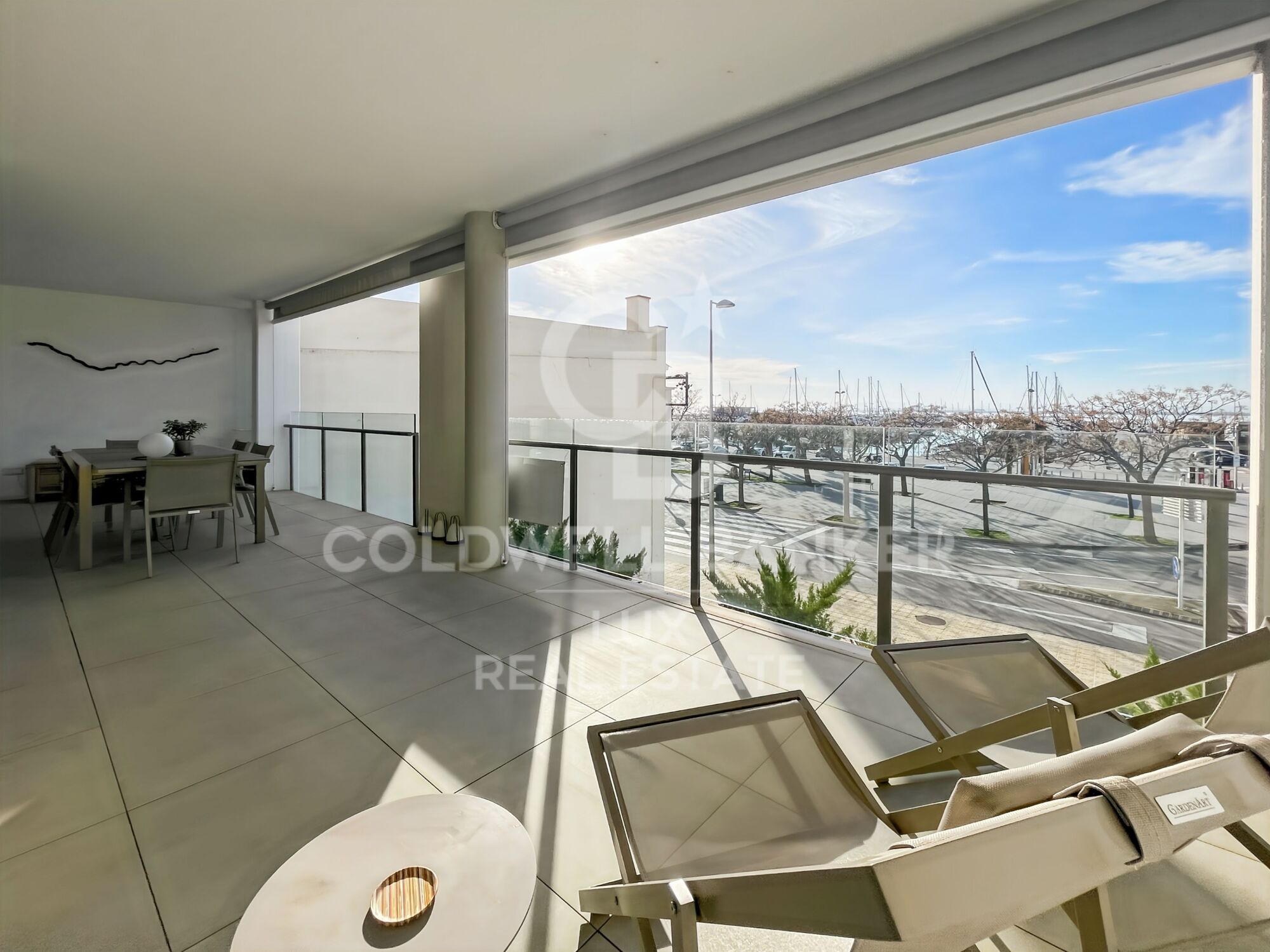 Large divisible luxury flat in Roses, 100m from the beach