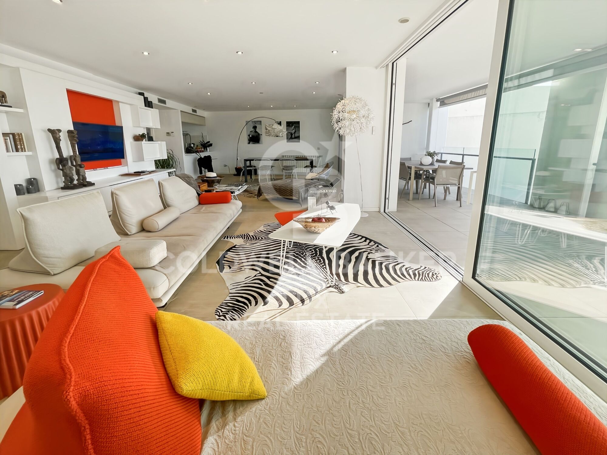 Large divisible luxury flat in Roses, 100m from the beach