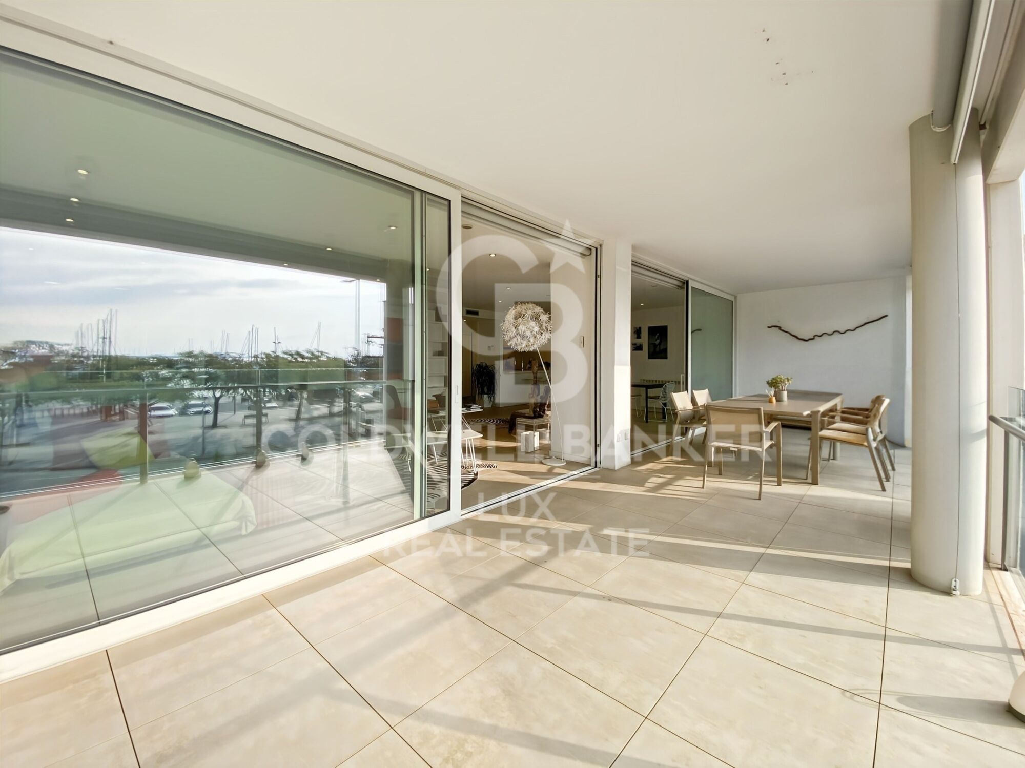 Large divisible luxury flat in Roses, 100m from the beach