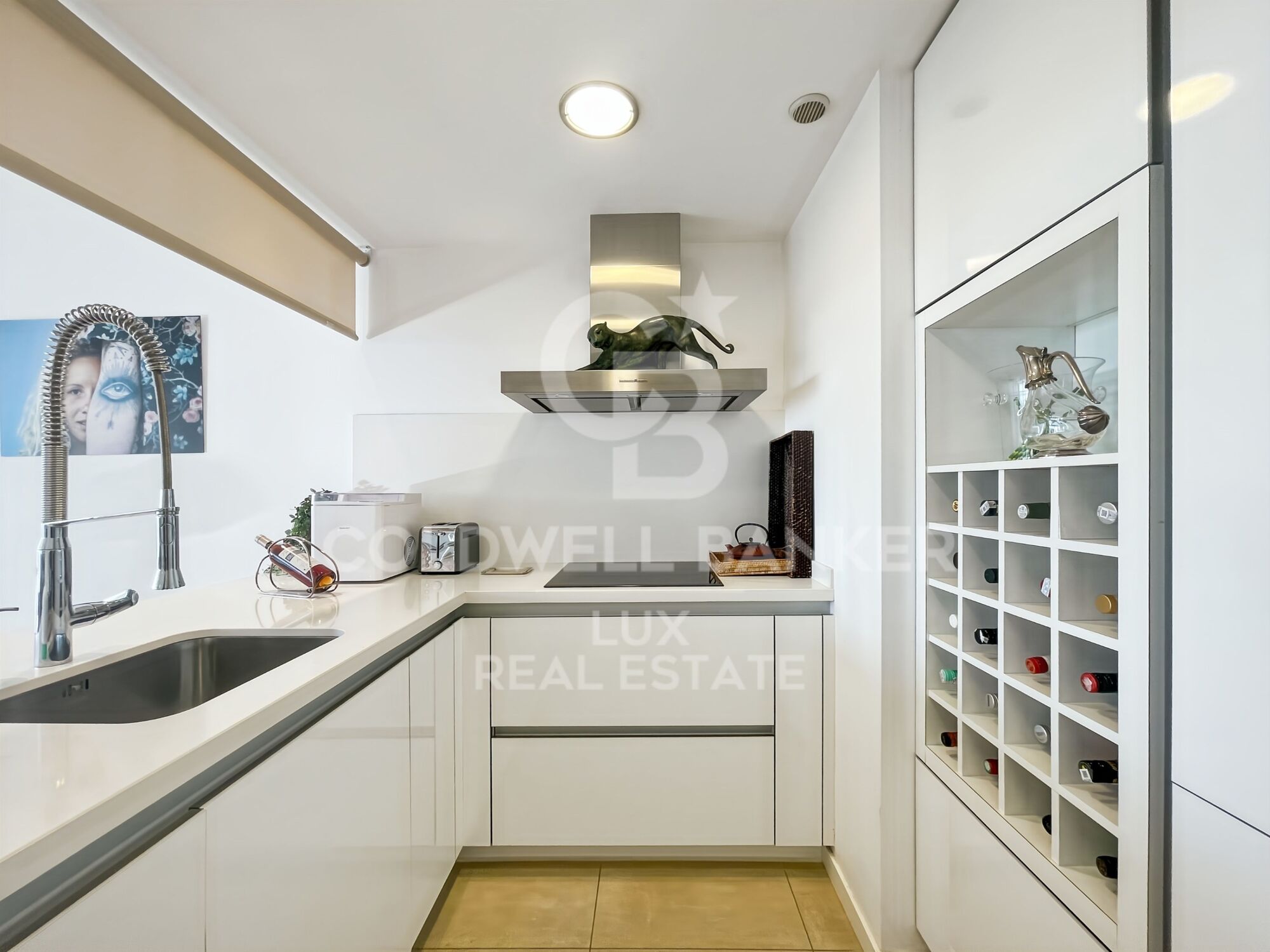 Large divisible luxury flat in Roses, 100m from the beach