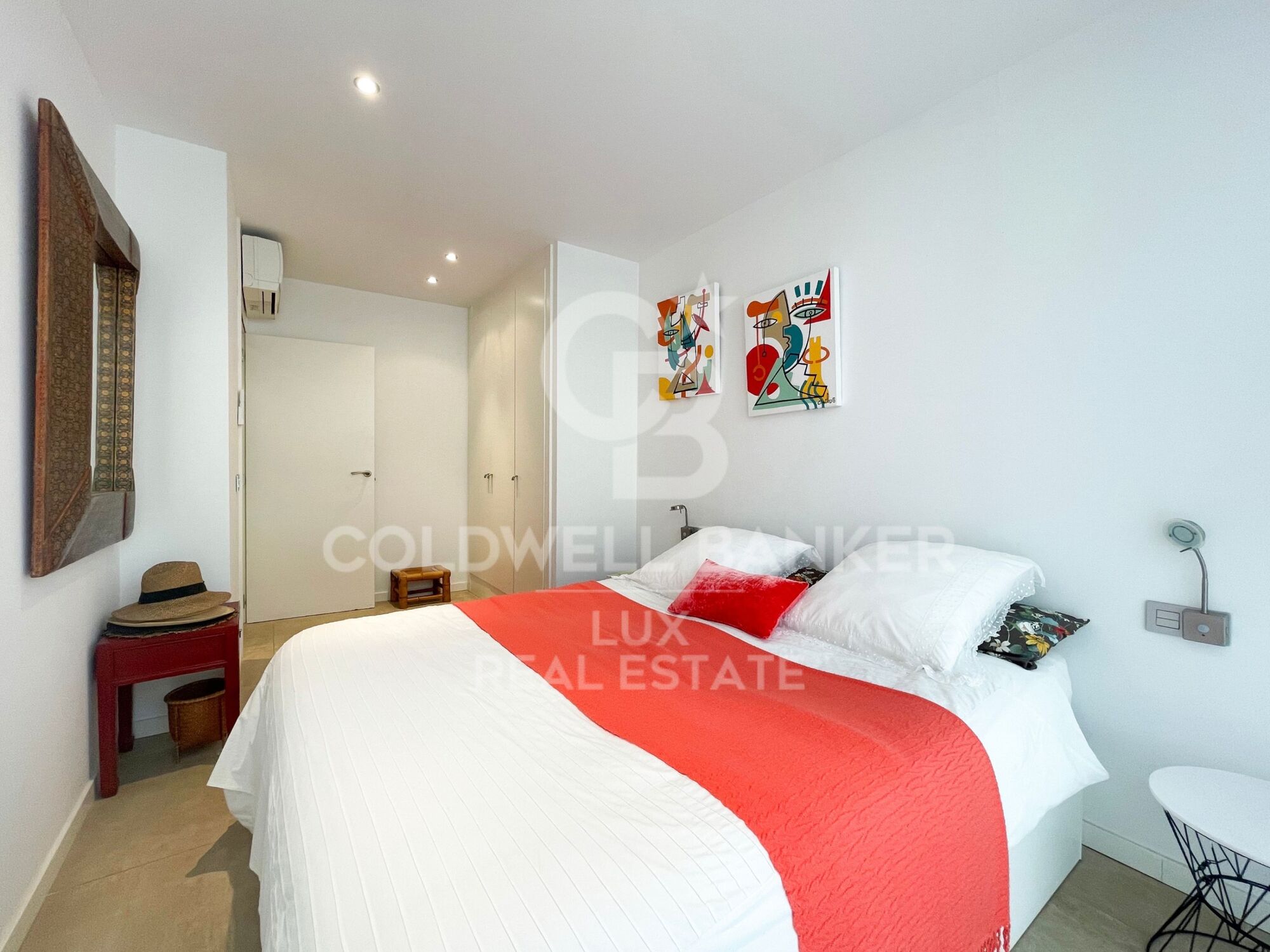 Large divisible luxury flat in Roses, 100m from the beach