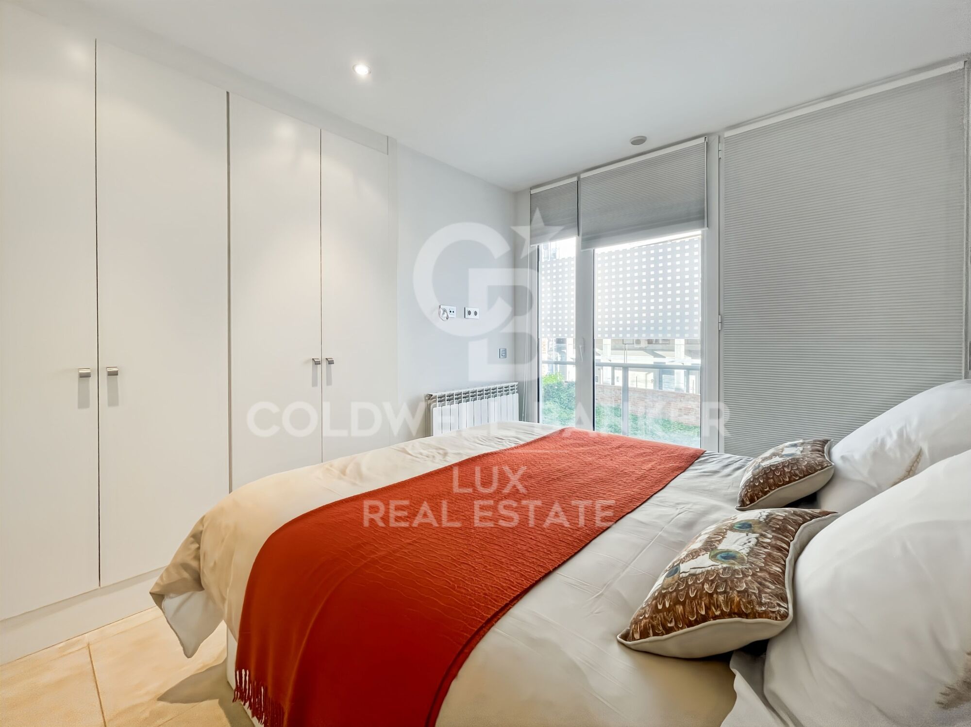 Large divisible luxury flat in Roses, 100m from the beach