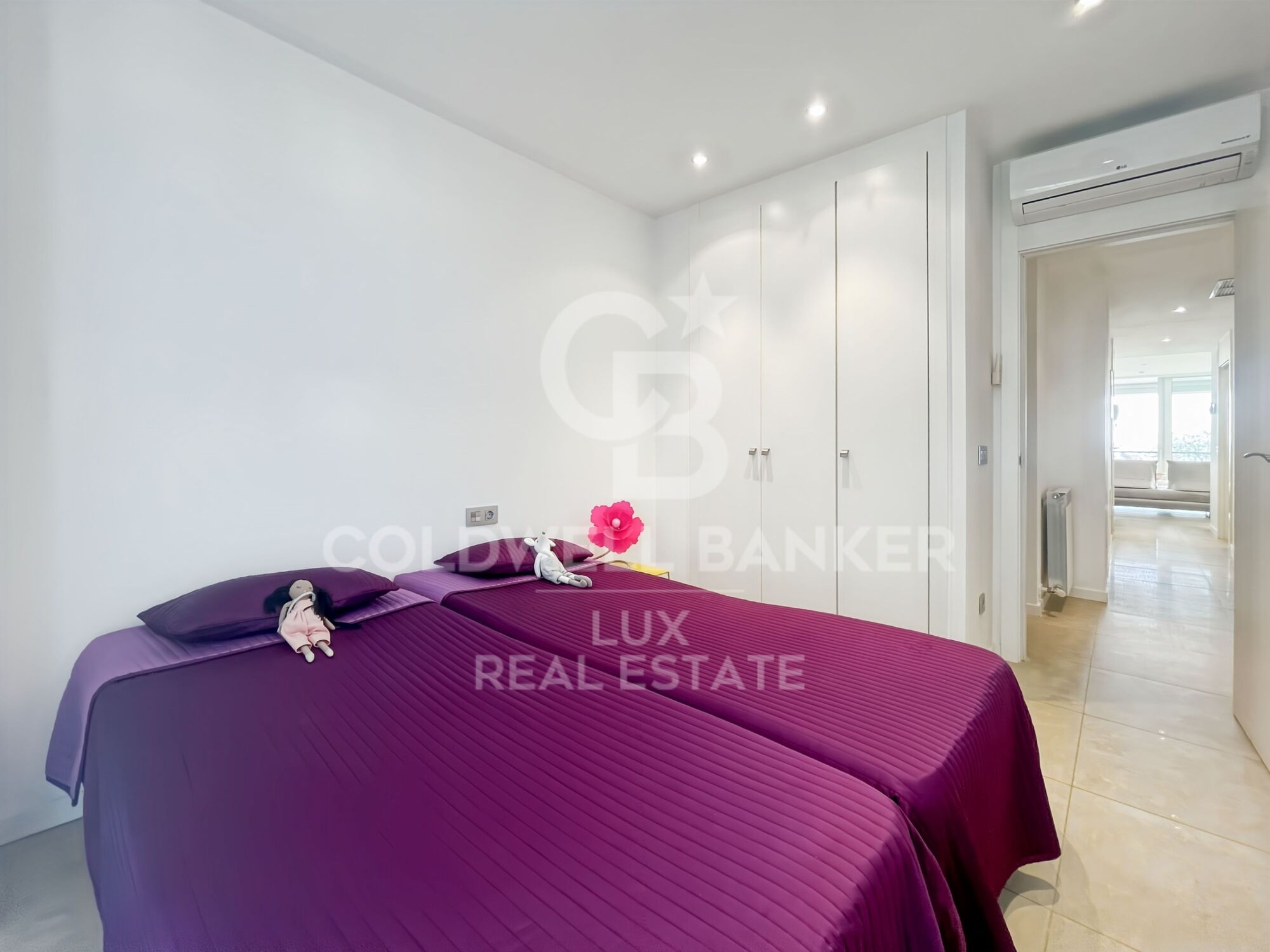 Large divisible luxury flat in Roses, 100m from the beach