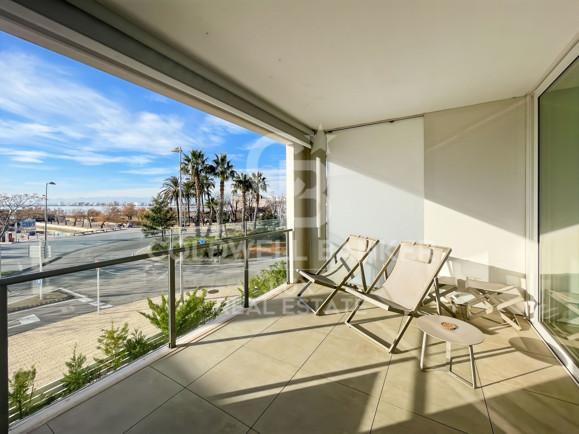 Large divisible luxury flat in Roses, 100m from the beach