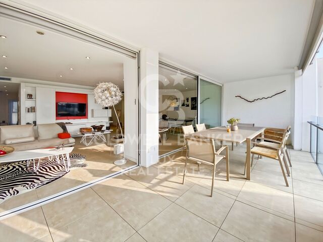 Grand appartement de luxe divisible à Roses, à 100m de la plage