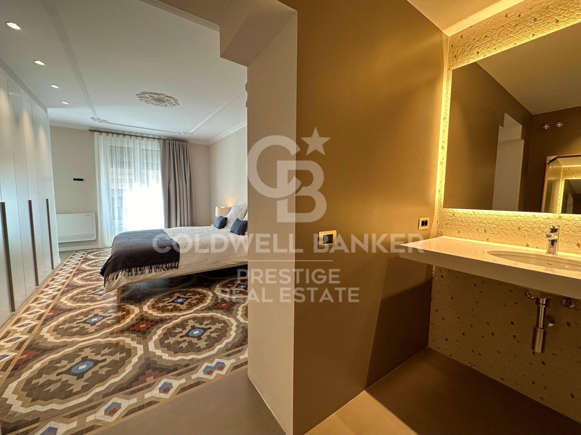 Luxury apartment for rent facing the port of Barcelona.