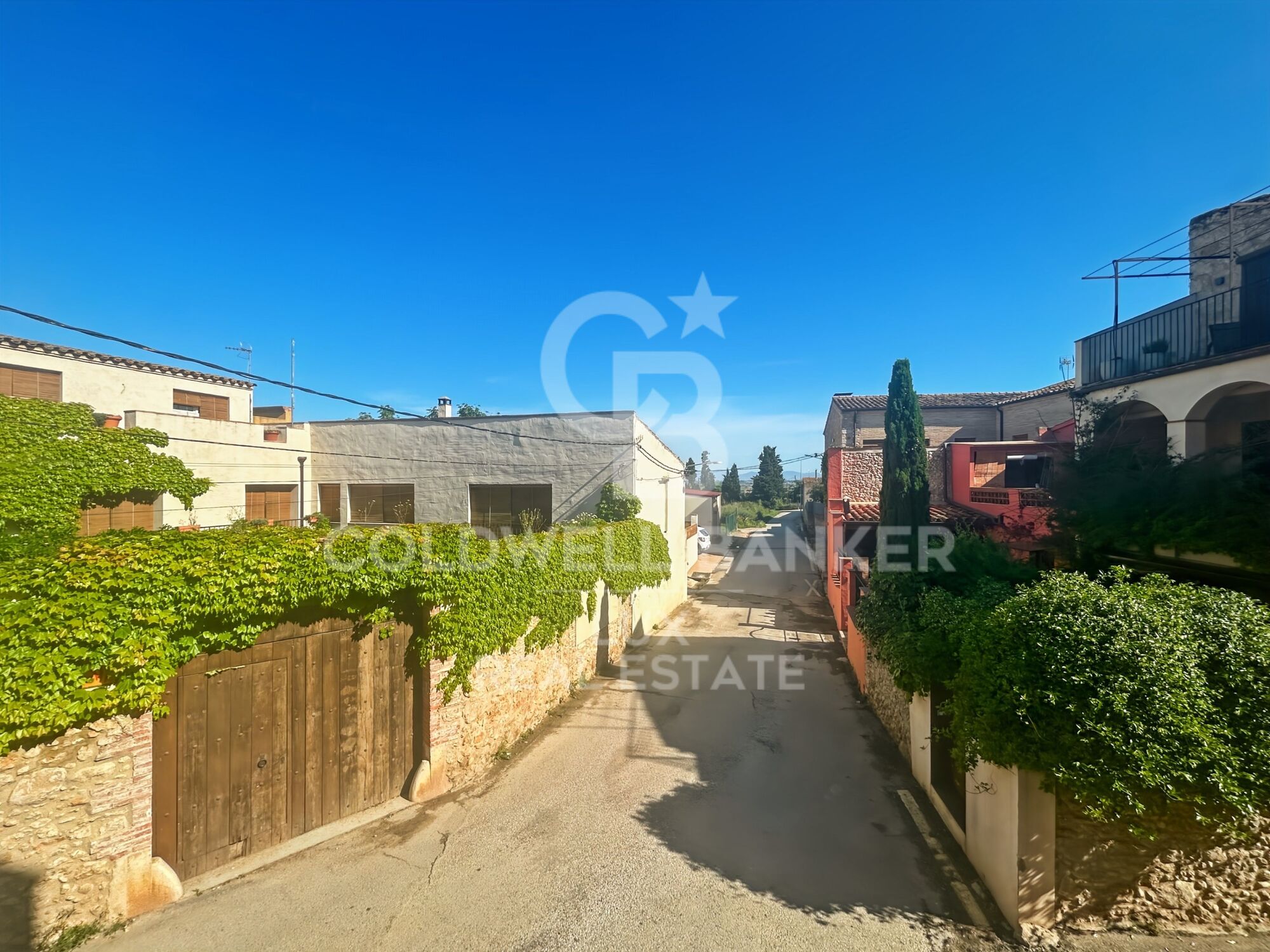 Casa de pueblo con terraza en el centro de Albons