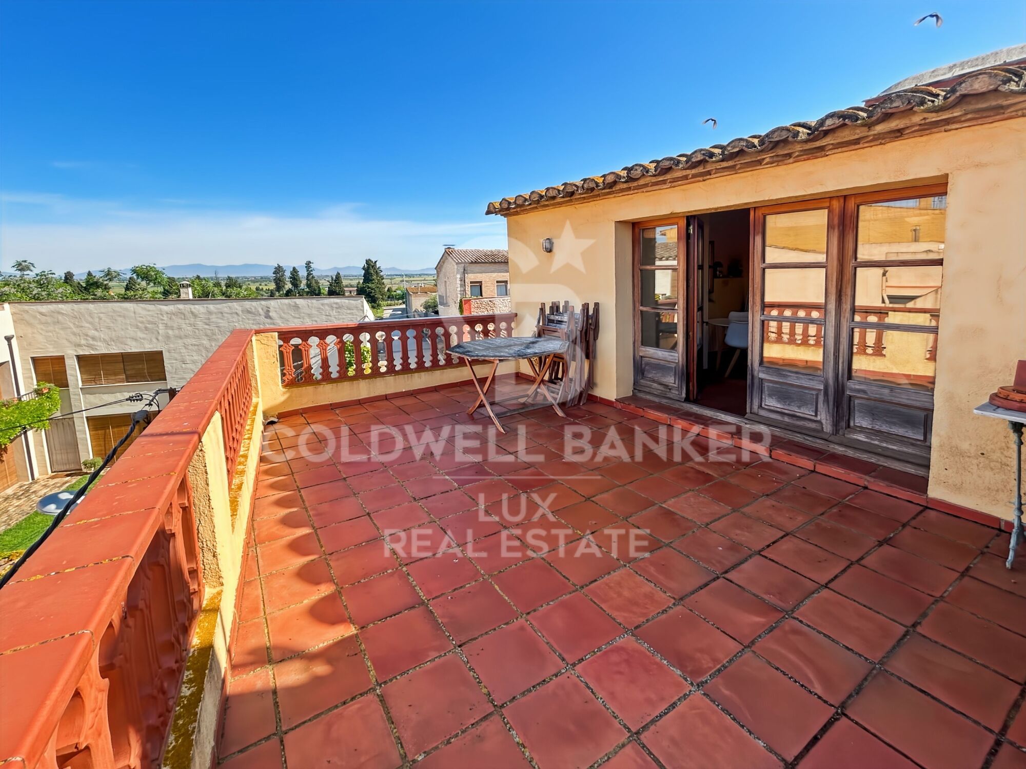 Casa de pueblo con terraza en el centro de Albons