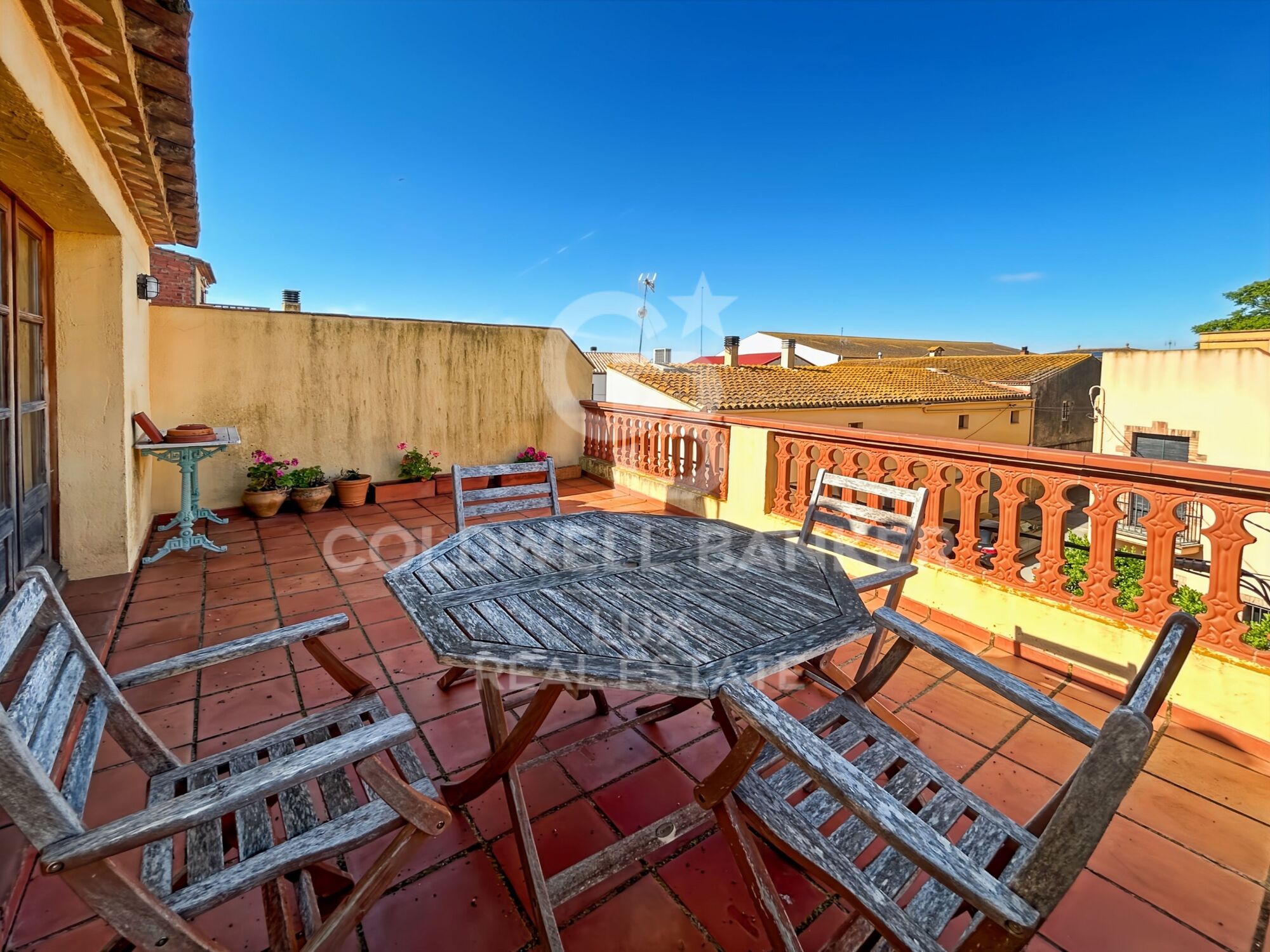 Casa de pueblo con terraza en el centro de Albons