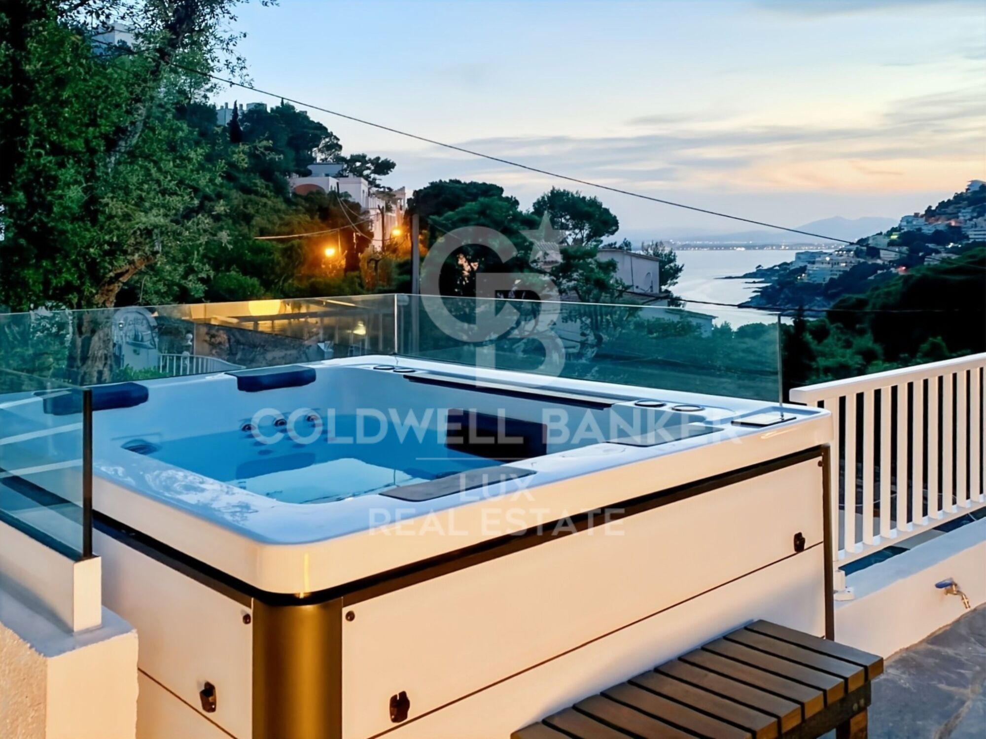 Maison vue mer avec grande terrasse et garage à Canyelles, Roses