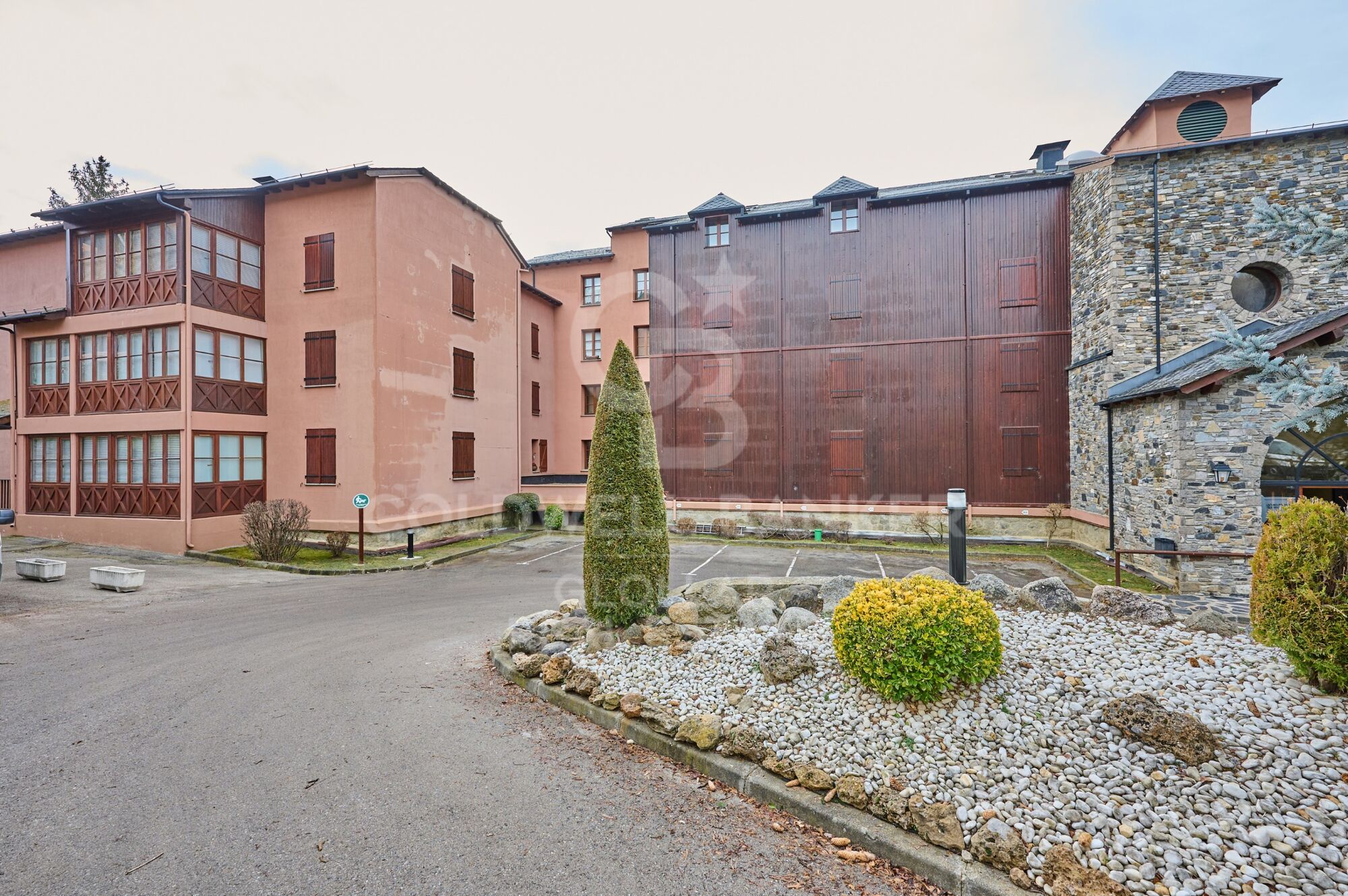 Apartment 2 Bedrooms Sale Enveitg