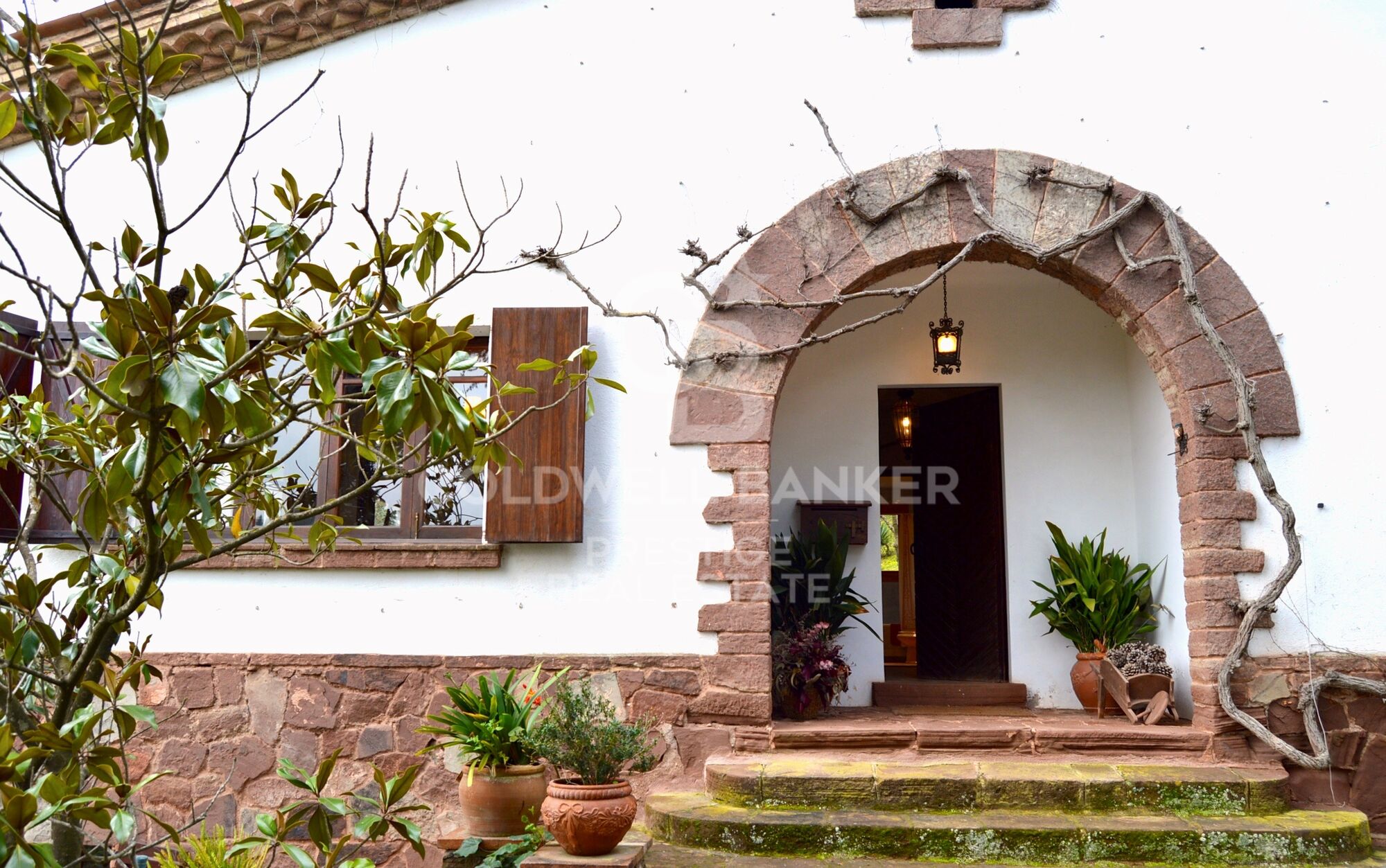 Charmante propriété entourée de nature et de vignes à Castellví de Rosanes.
