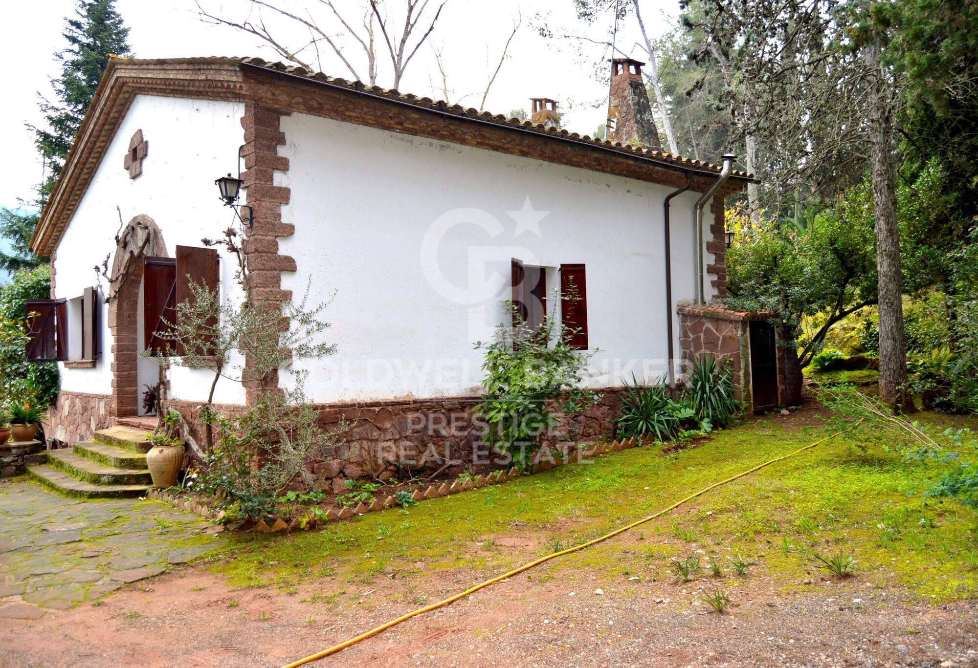 Charmante propriété entourée de nature et de vignes à Castellví de Rosanes.