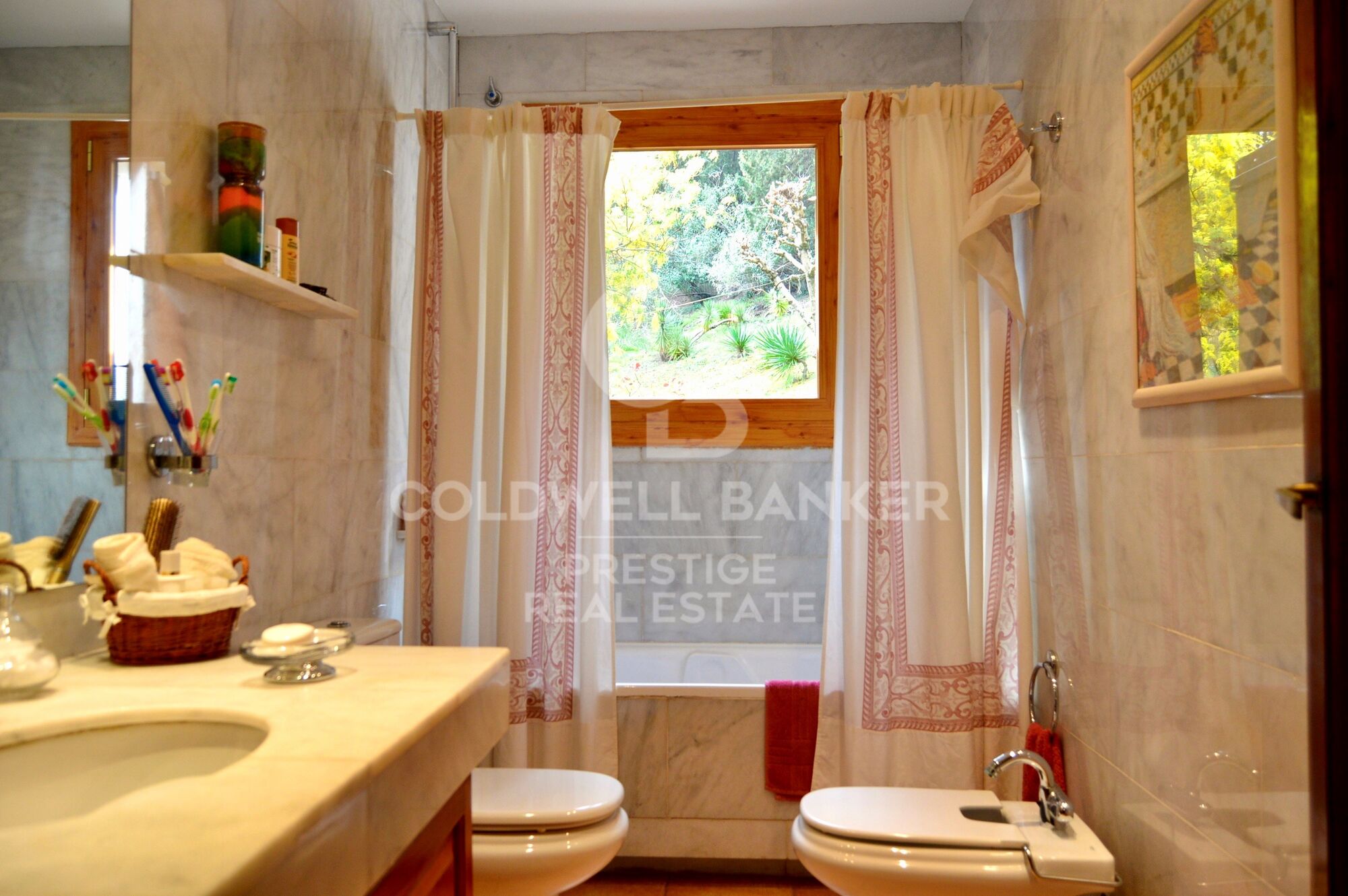 Charmante propriété entourée de nature et de vignes à Castellví de Rosanes.