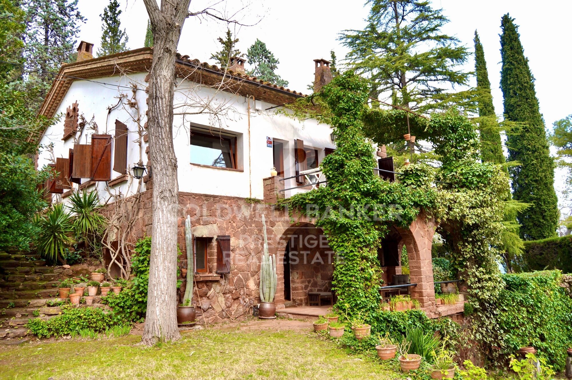 Charmante Immobilie, umgeben von Natur und Weinbergen in Castellví de Rosanes.