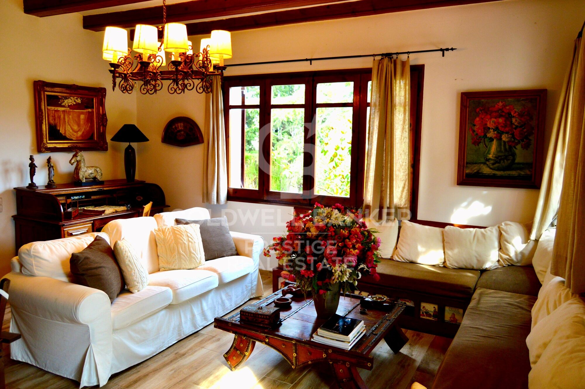 Charming property surrounded by nature and vineyards in Castellví de Rosanes.