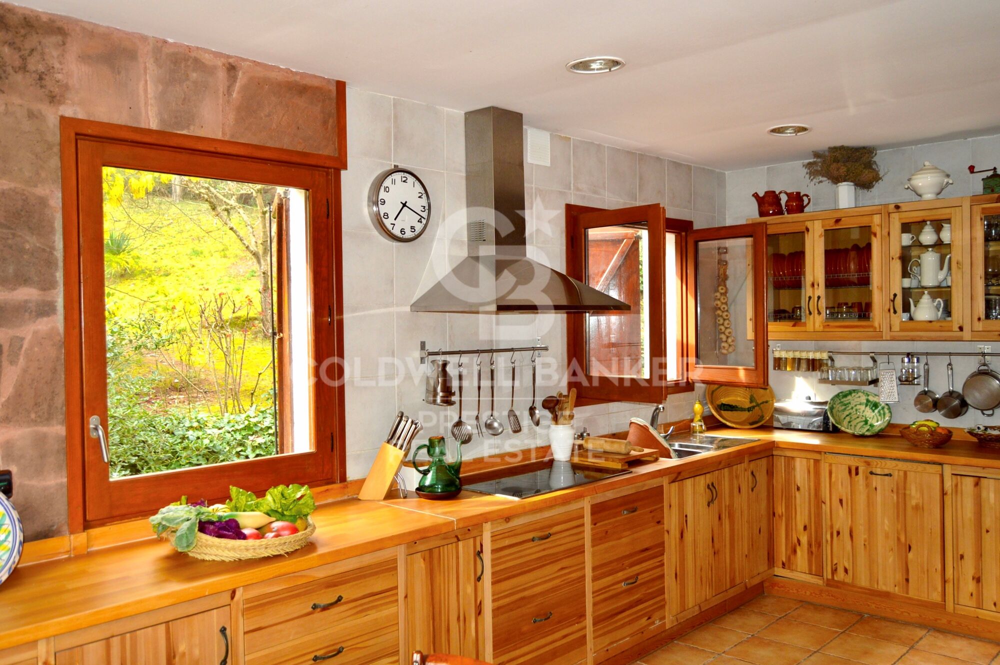 Encantadora propiedad rodeada de naturaleza y viñedos en Castellví de Rosanes