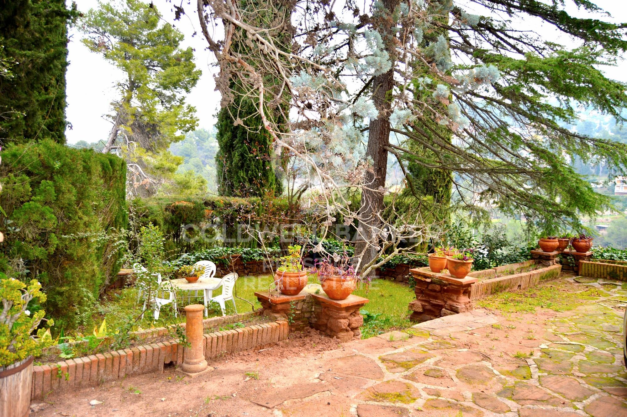 Charming property surrounded by nature and vineyards in Castellví de Rosanes.