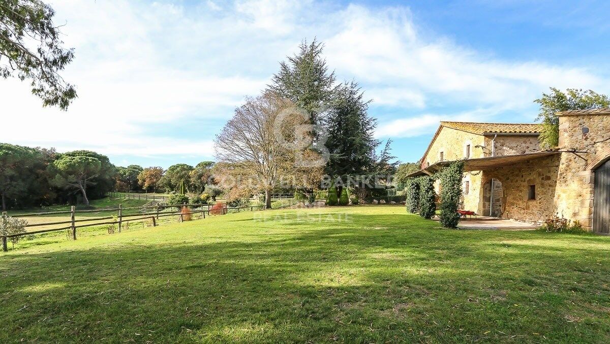 Authentic farmhouse of the s. XVI for sale in the municipality of Caldes de Malavella