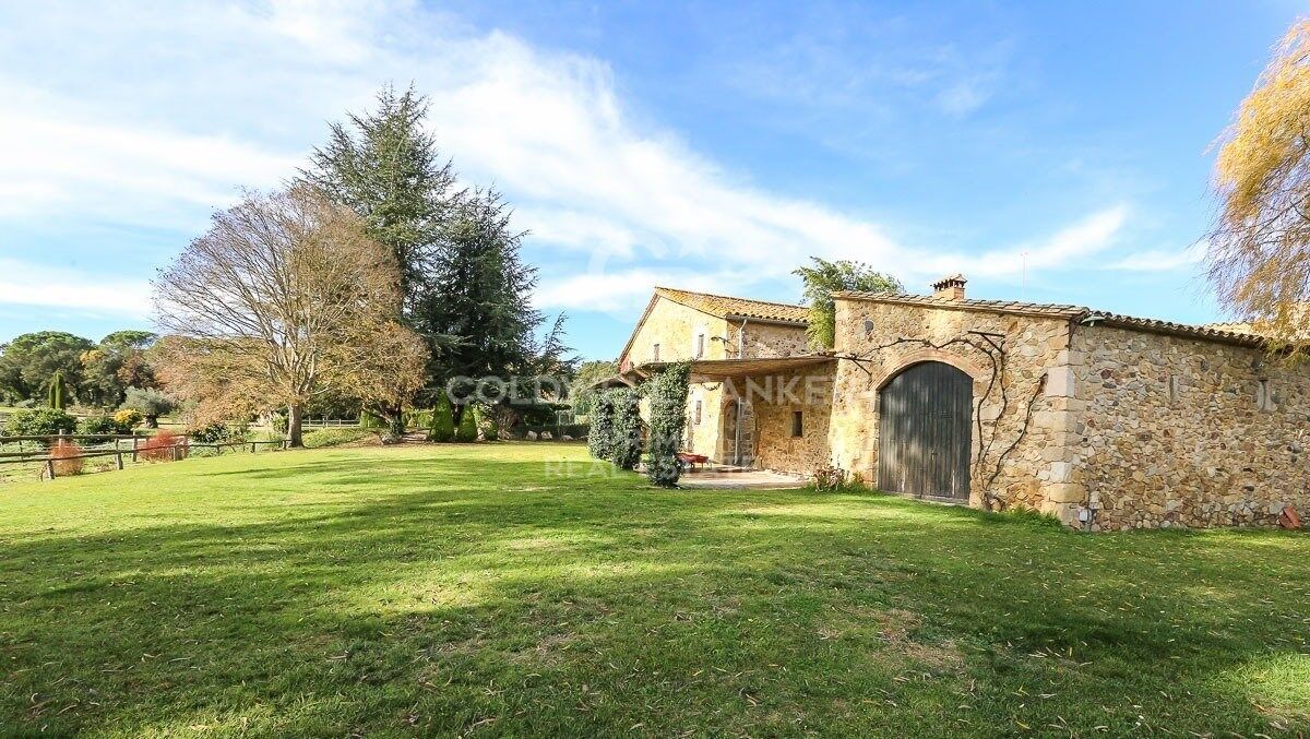 Authentic farmhouse of the s. XVI for sale in the municipality of Caldes de Malavella