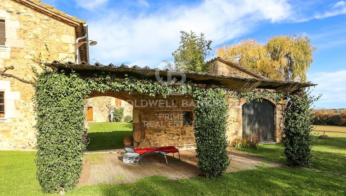 Authentic farmhouse of the s. XVI for sale in the municipality of Caldes de Malavella