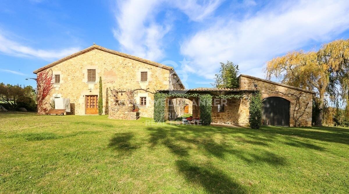 Authentic farmhouse of the s. XVI for sale in the municipality of Caldes de Malavella