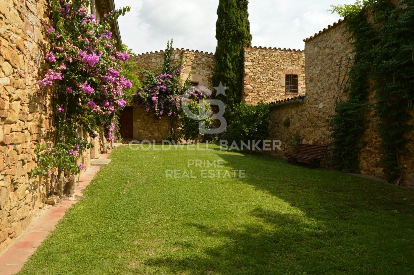Authentic farmhouse of the s. XVI for sale in the municipality of Caldes de Malavella