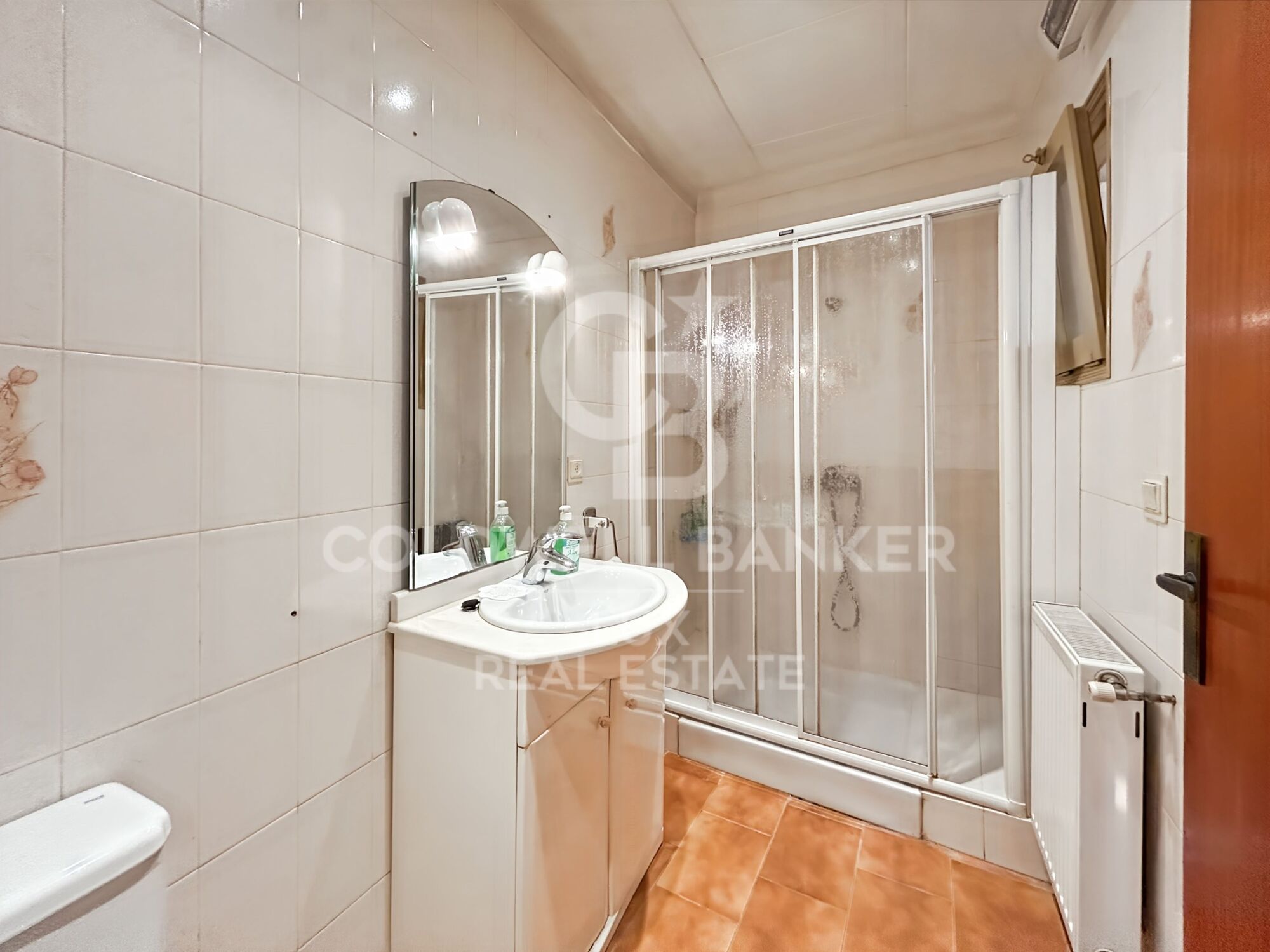 Casa de pueblo con terraza soleada y garaje en Borrassà. A reformar