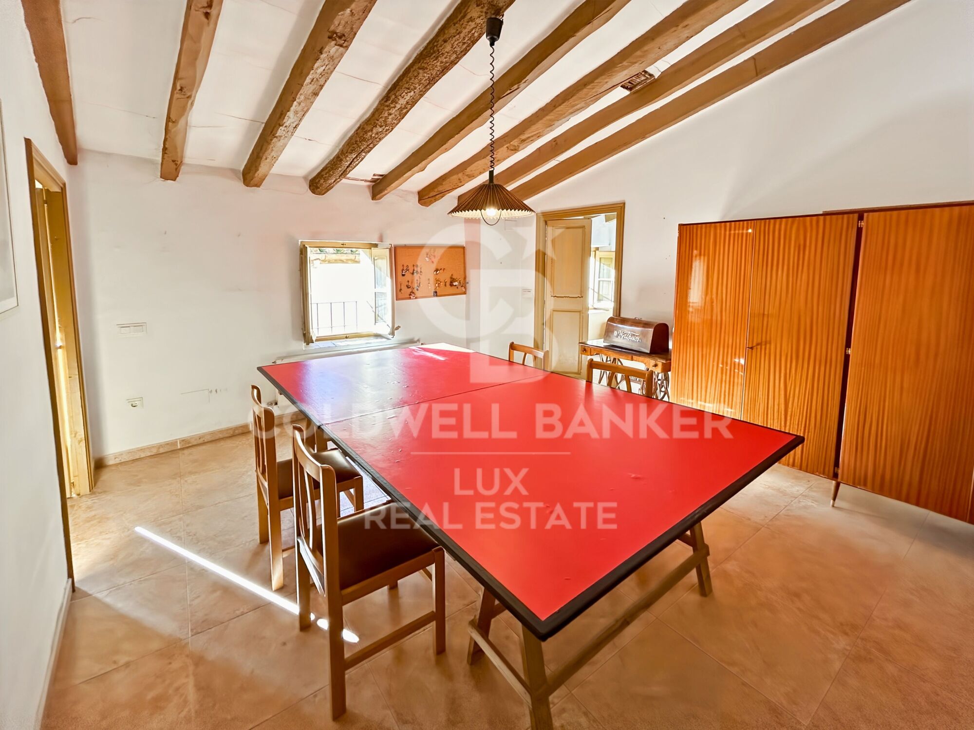 Casa de pueblo con terraza soleada y garaje en Borrassà. A reformar