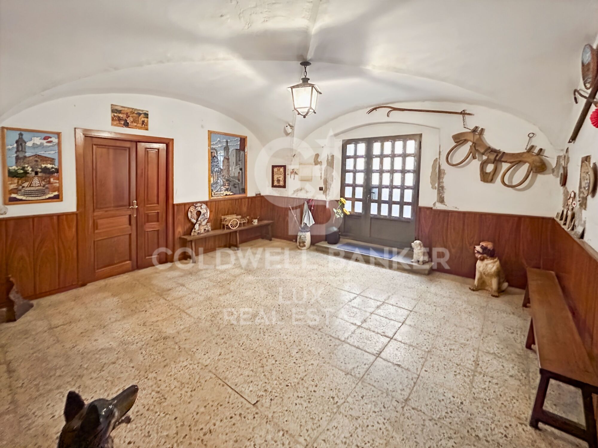 Stadthaus mit sonniger Terrasse und Garage in Borrassà. Zu renovieren