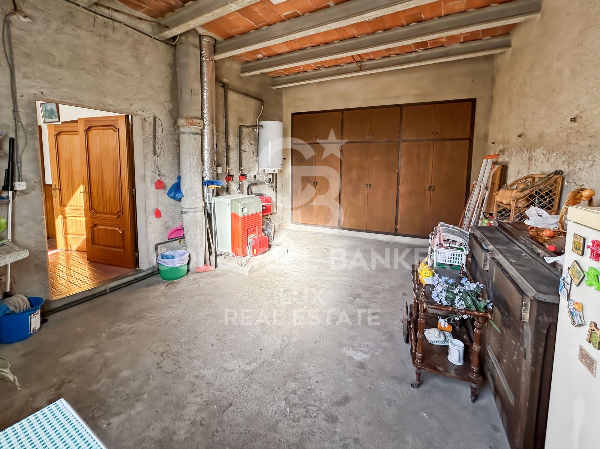 Casa de pueblo con terraza soleada y garaje en Borrassà. A reformar